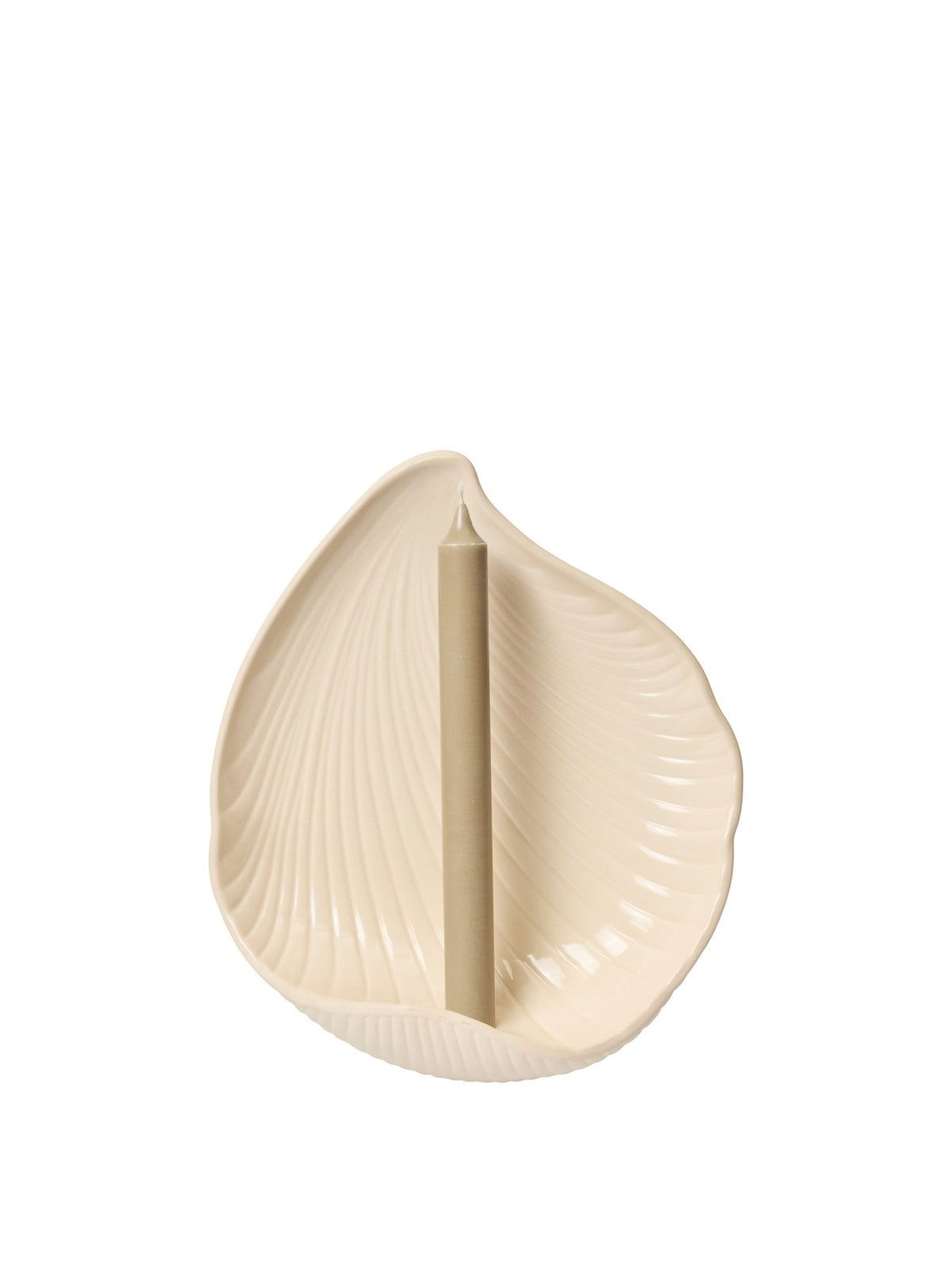 Wandkerzenhalter Shell von Ferm Living aus Steingut in Off-White, muschelförmig, Oberseite glasiert und Unterseite unglasiert.