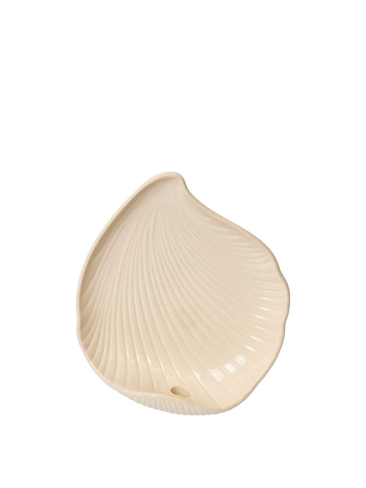 Wandkerzenhalter Shell von Ferm Living aus Steingut in Off-White, muschelförmig, Oberseite glasiert und Unterseite unglasiert.