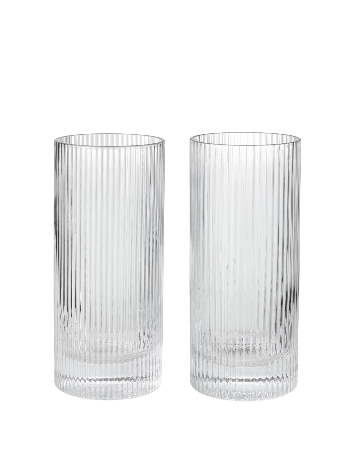 Zwei Highball-Gläser aus mundgeblasenem, recyceltem Glas mit geriffelter Oberfläche in Blush, Höhe 16 cm, Durchmesser 7 cm.
