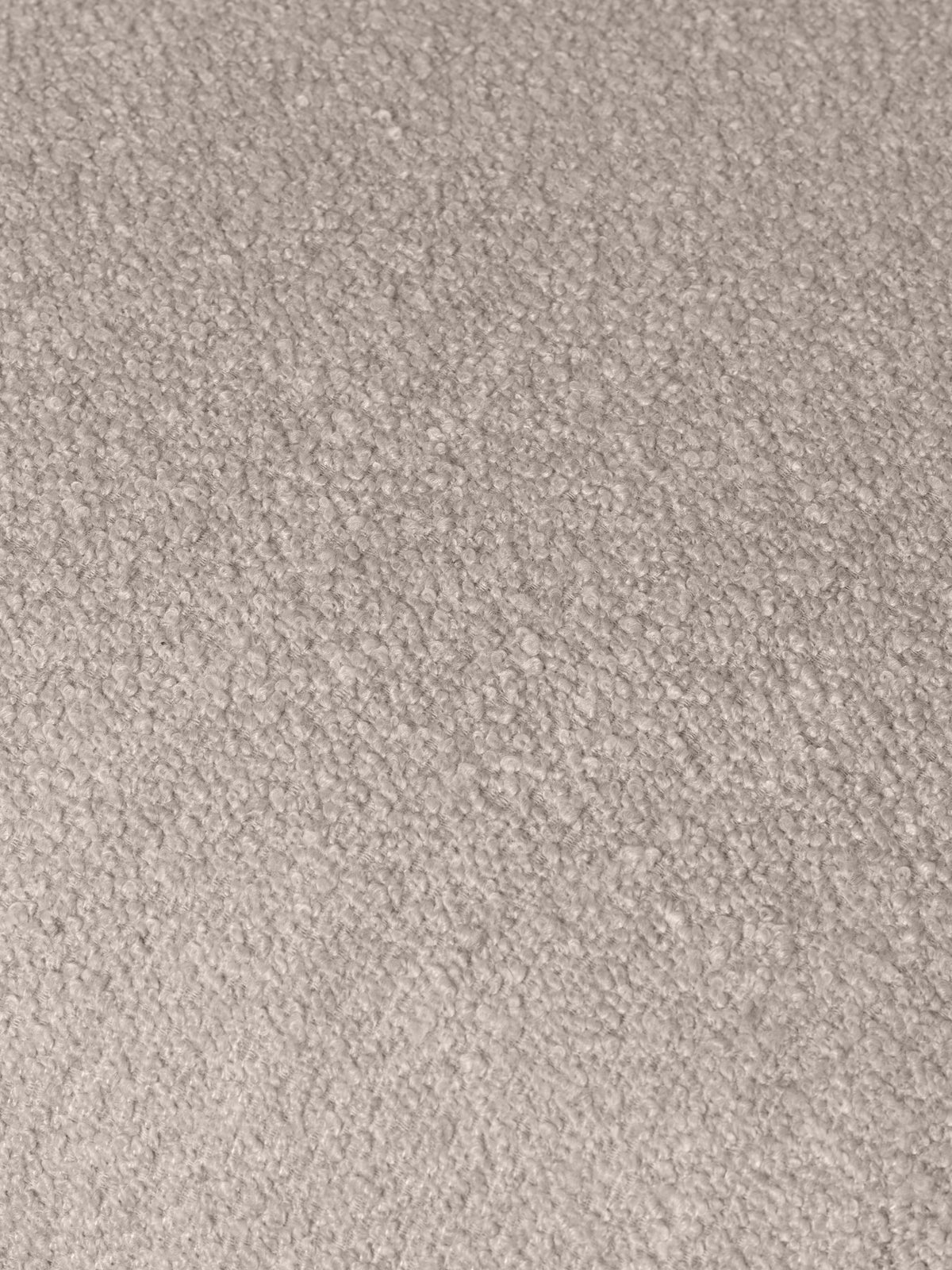 Kinder-Loungesessel Rico von Ferm Living aus cremefarbenem Soft-Bouclé-Stoff, runde gepolsterte Form, niedrige Kunststofffüsse.