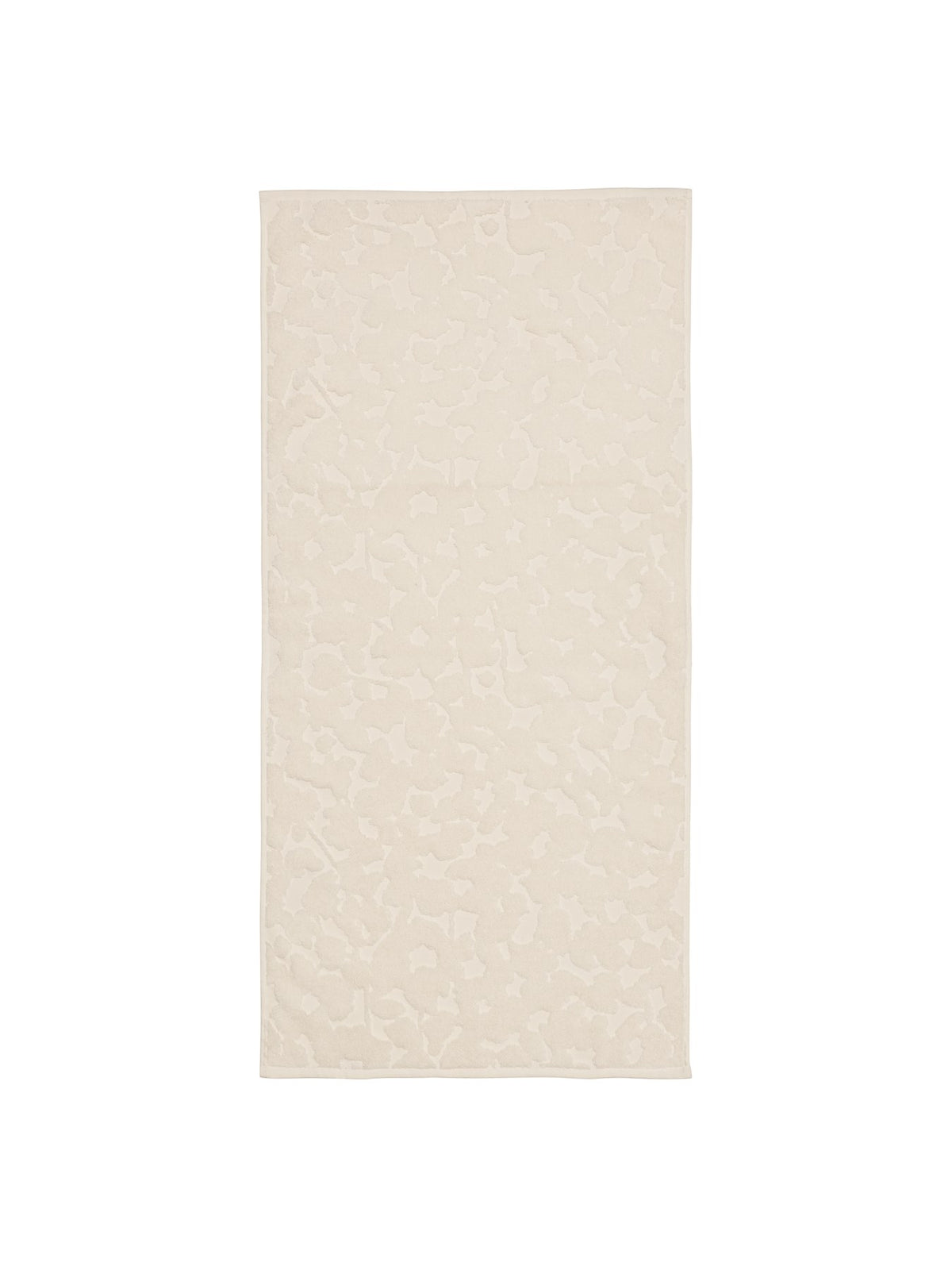 Off-white Badetuch aus Bio-Baumwolle mit sanftem, tonalem Blumenmuster, gefaltet auf hellem Untergrund, Ferm Living.