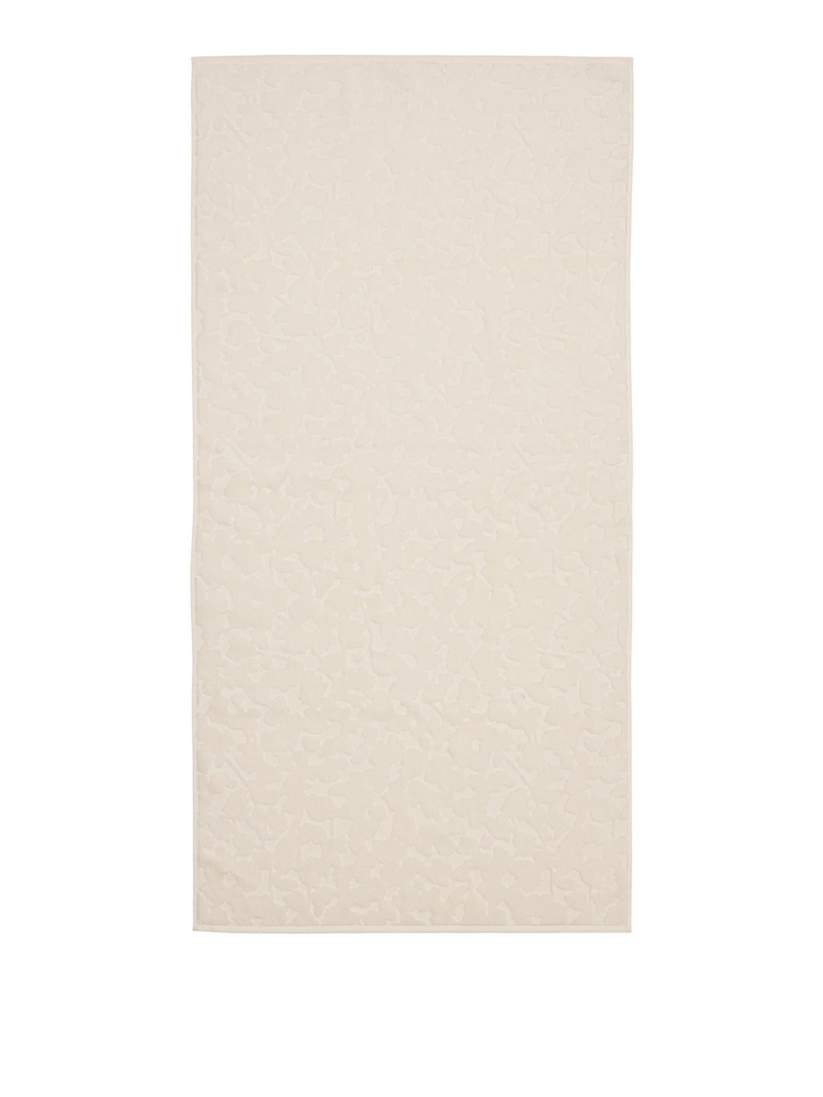 Off-weisses Badetuch aus Bio-Baumwolle mit feinem tonalem Blumenrelief, Grösse 70 x 140 cm, von Ferm Living.