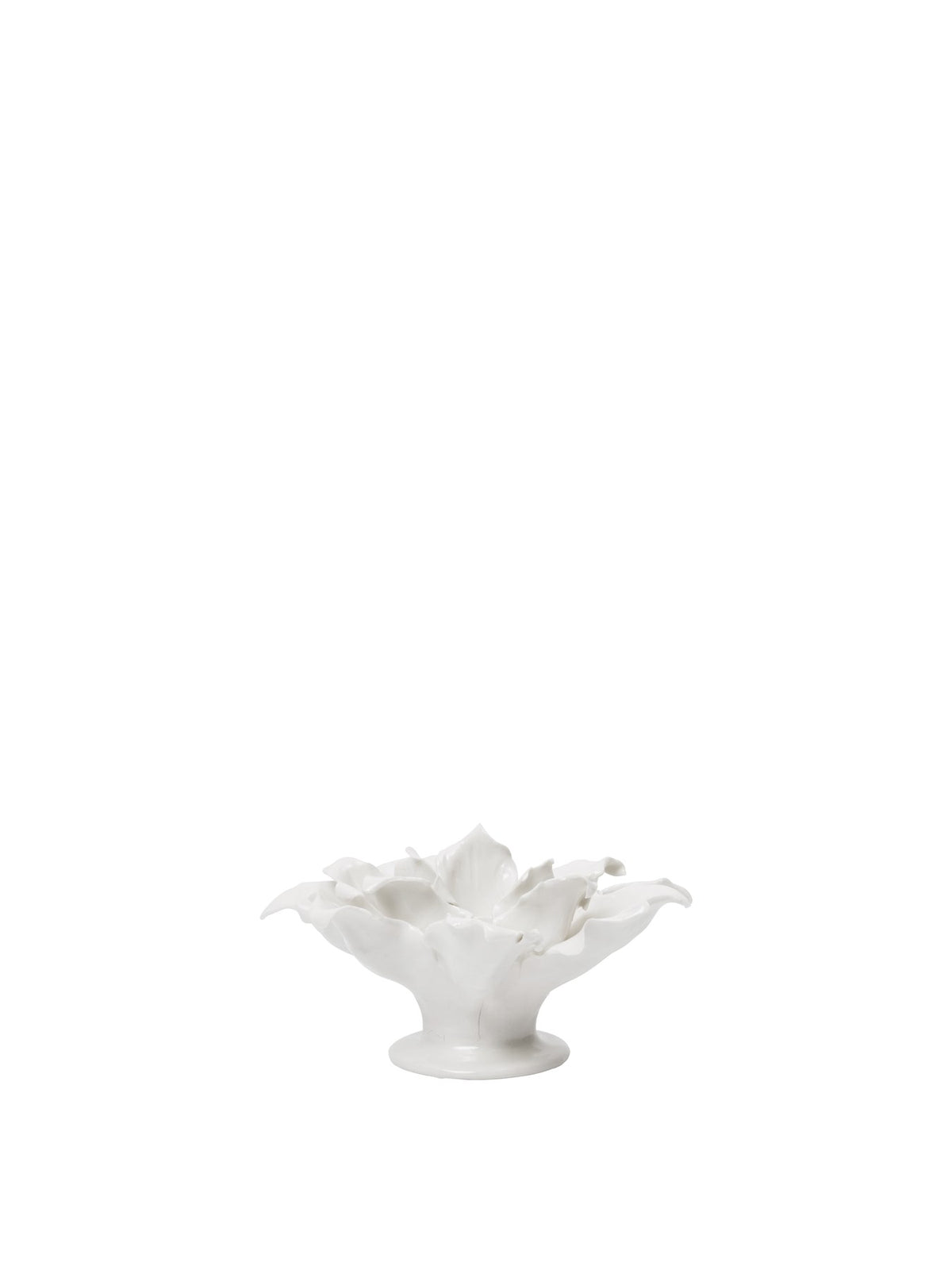 Kerzenhalter Holly Leaf von Ferm Living aus glasierter Keramik in Off-White, Stechpalmenblatt-Form, für schlanke Spitzkerzen geeignet.