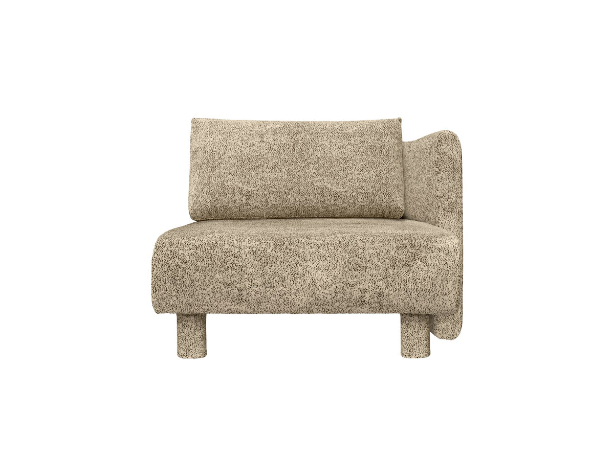 Dase Chaiselongue R Poppy Samt von Ferm Living: L-förmiges Sofa mit Samtbezug in Butter/Black, gepolsterten Beinen aus Massivbirke.