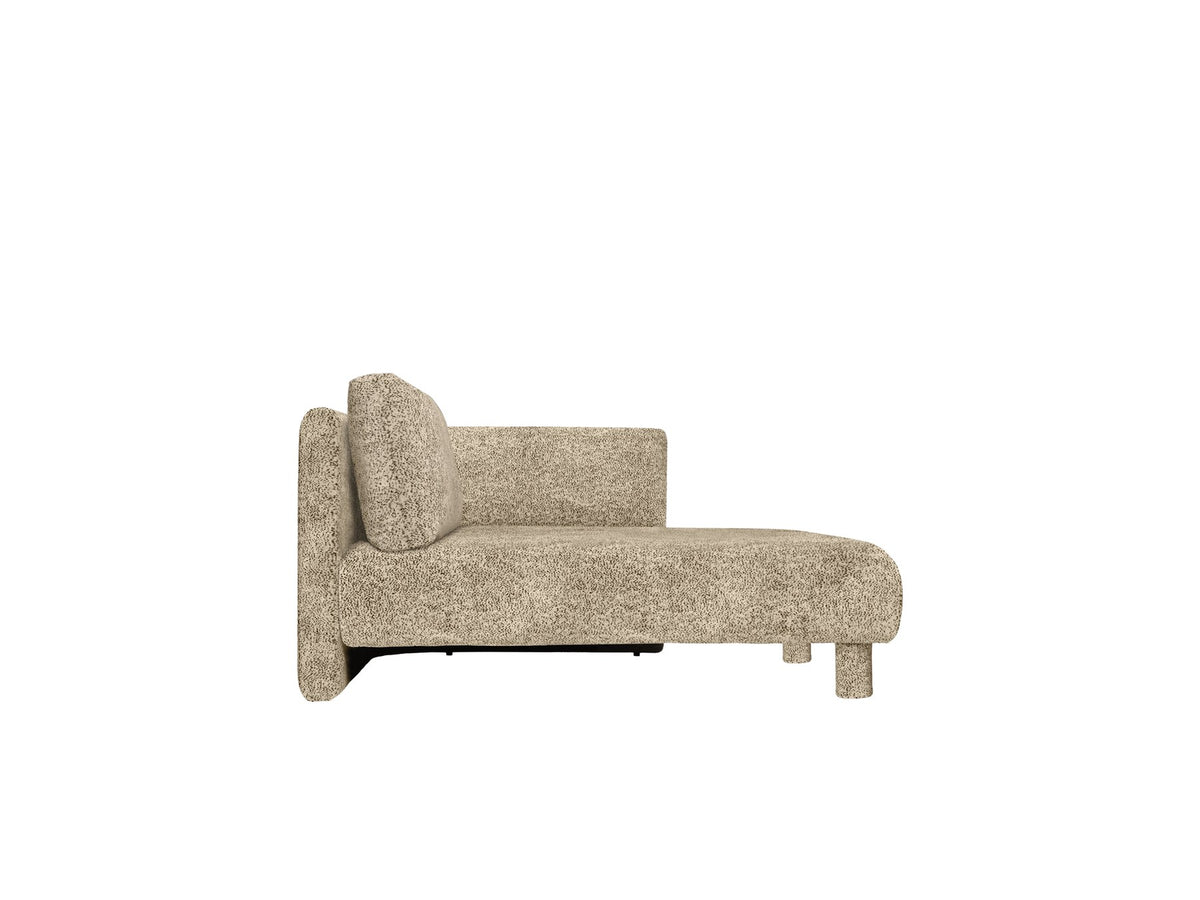 Dase Chaiselongue R Poppy Samt von Ferm Living: L-förmiges Sofa mit Samtbezug in Butter/Black, gepolsterten Beinen aus Massivbirke.