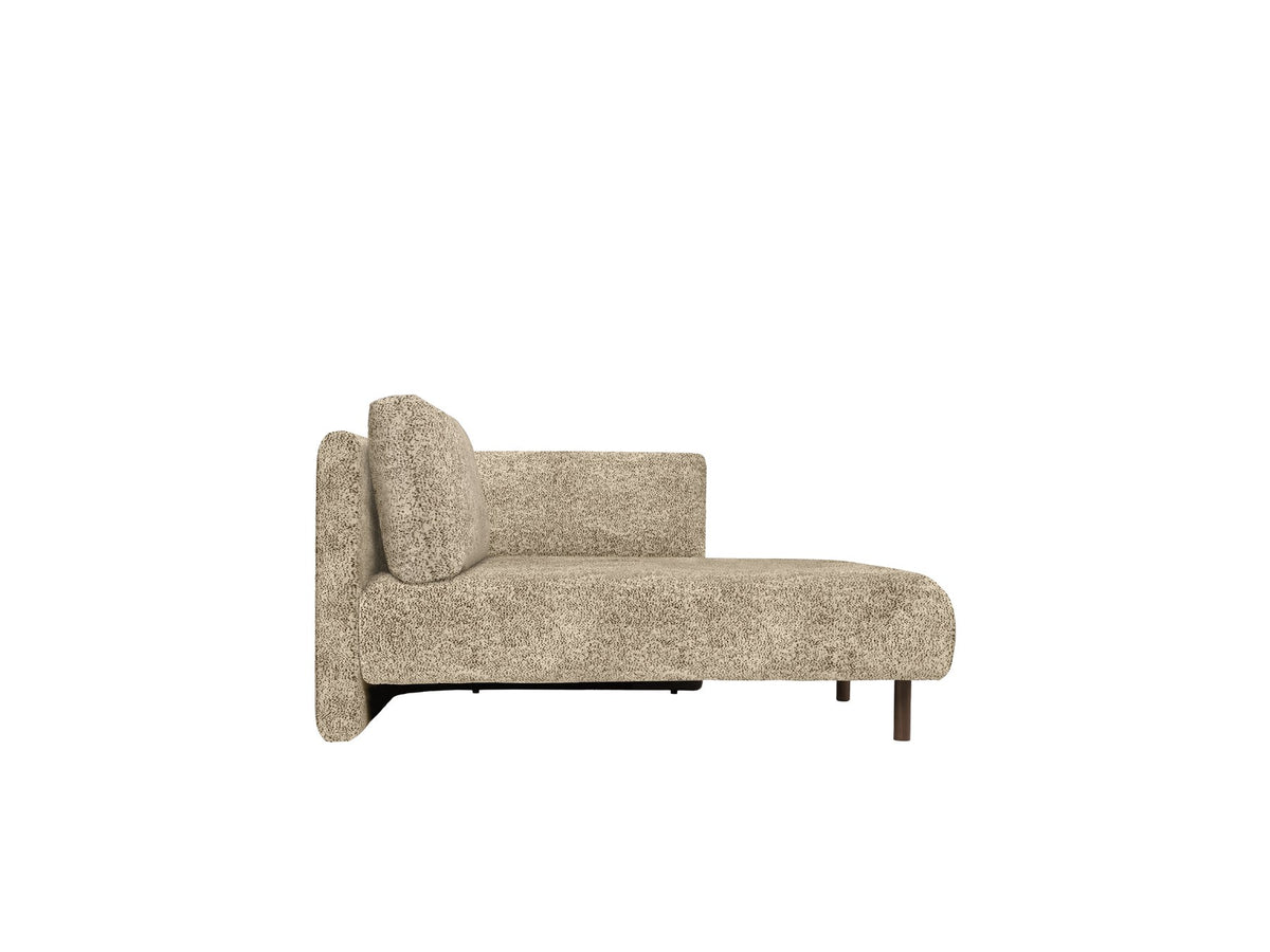 Dase Chaiselongue R Poppy Samt von Ferm Living: L-förmiges Sofa mit Samtbezug in Butter/Black, gepolsterten Beinen aus Massivbirke.