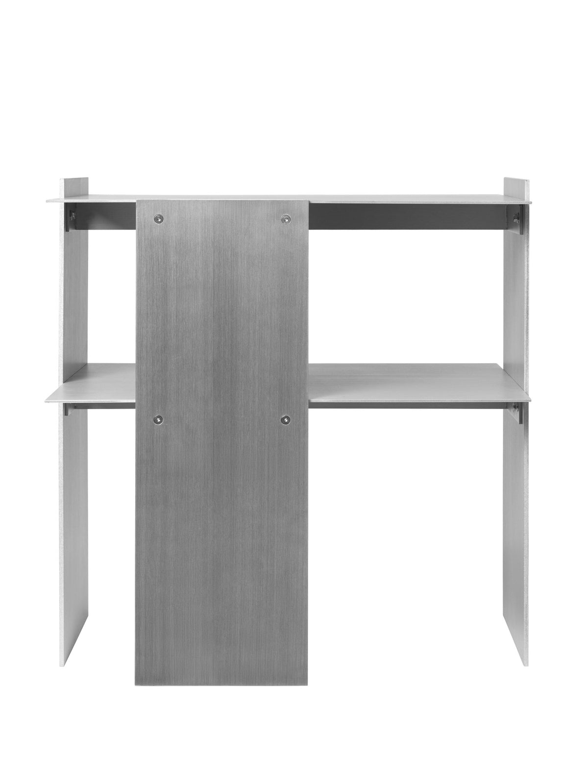 Beistelltisch aus gebürstetem Aluminium in der Farbe Aluminium, geometrische Form, schlank und freistehend fotografiert.