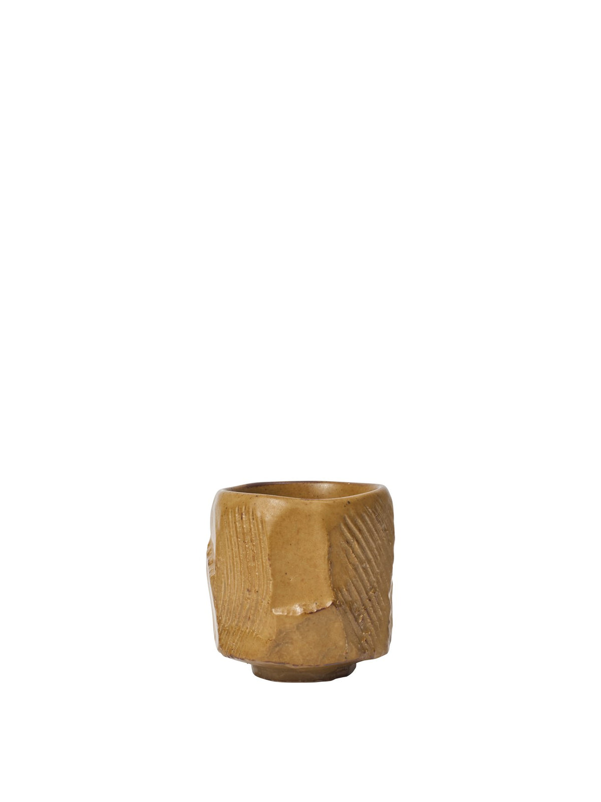 Toky Espressotasse von Ferm Living aus glasiertem Steinzeug in Creme, organische Form mit sichtbarer, handgefertigter Glasurstruktur.