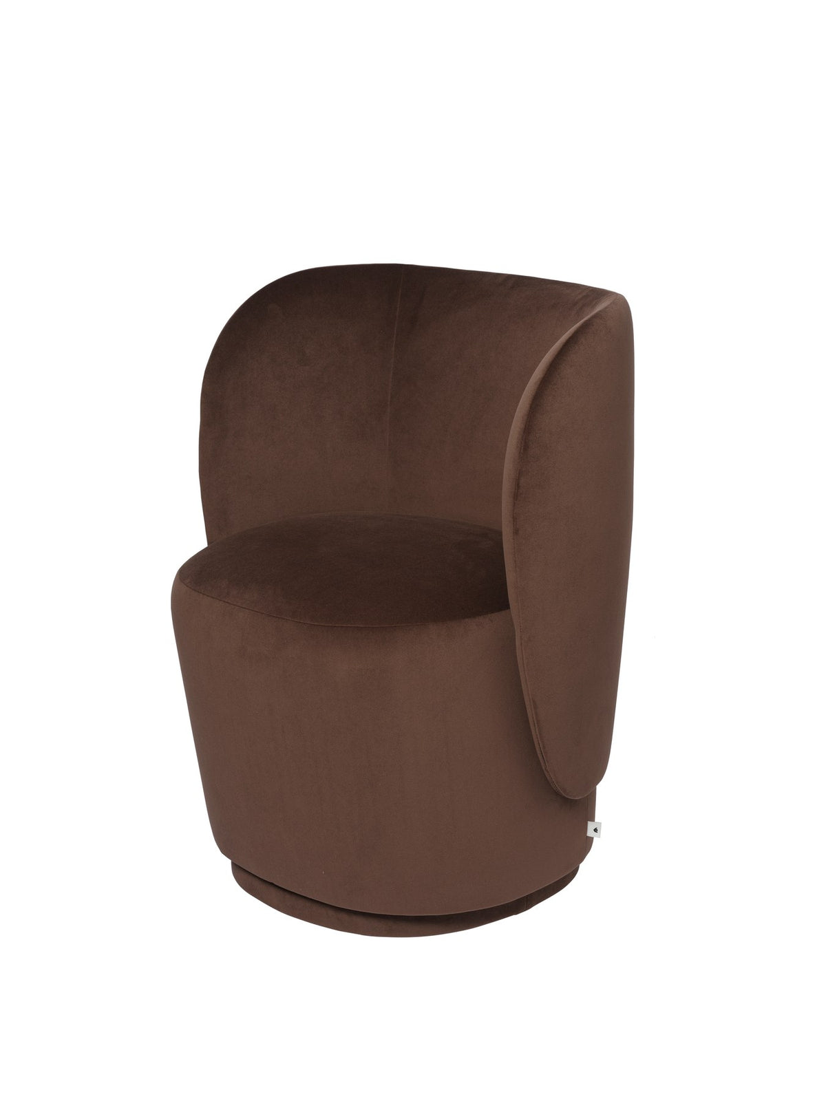 Drehsessel Rico Club Rich Velvet von Ferm Living in Kaffee: skulpturale Form mit Samtbezug, gepolsterter Rückenlehne und drehbarem Fuss.
