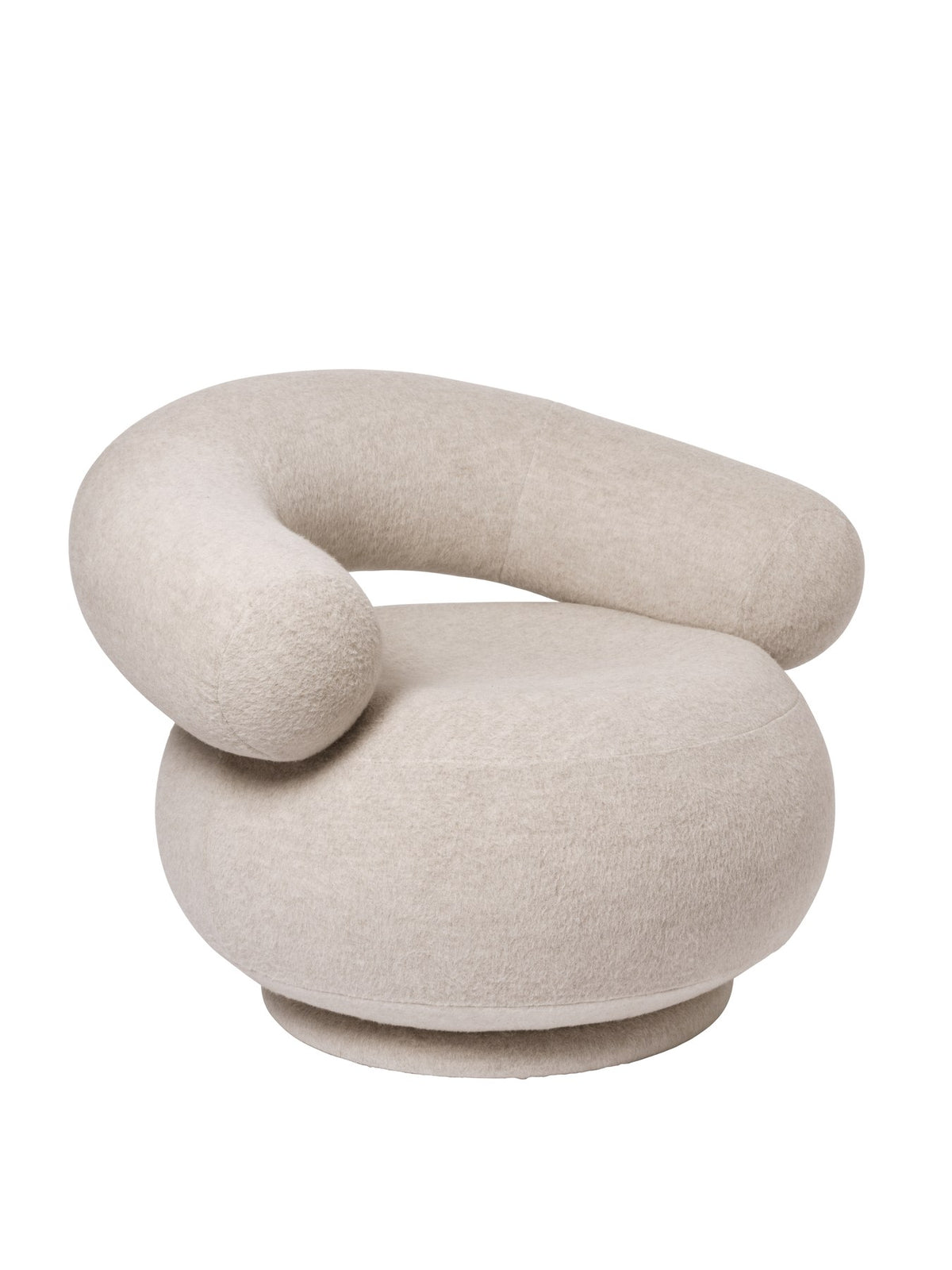 Sessel Orbo Lounge Chair Soft Alpaca von Ferm Living in Natur, Bezug aus Neuwolle und Alpaka, runde Rückenlehne, Holz- und Stahlstruktur.