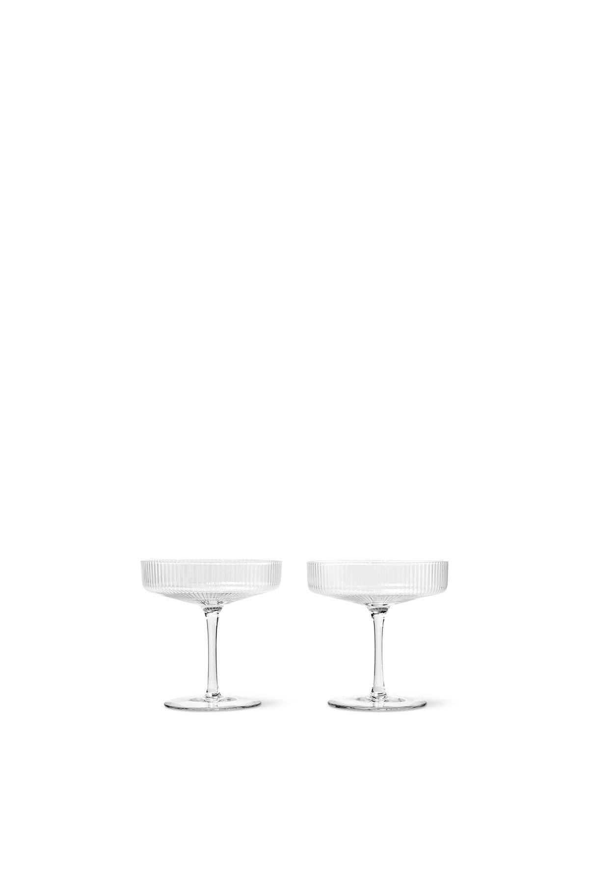 Ripple Champagnerglas 2er Set in Klar präsentiert im Onlineshop von KAQTU Design AG. Champagner Flutes ist von Ferm Living