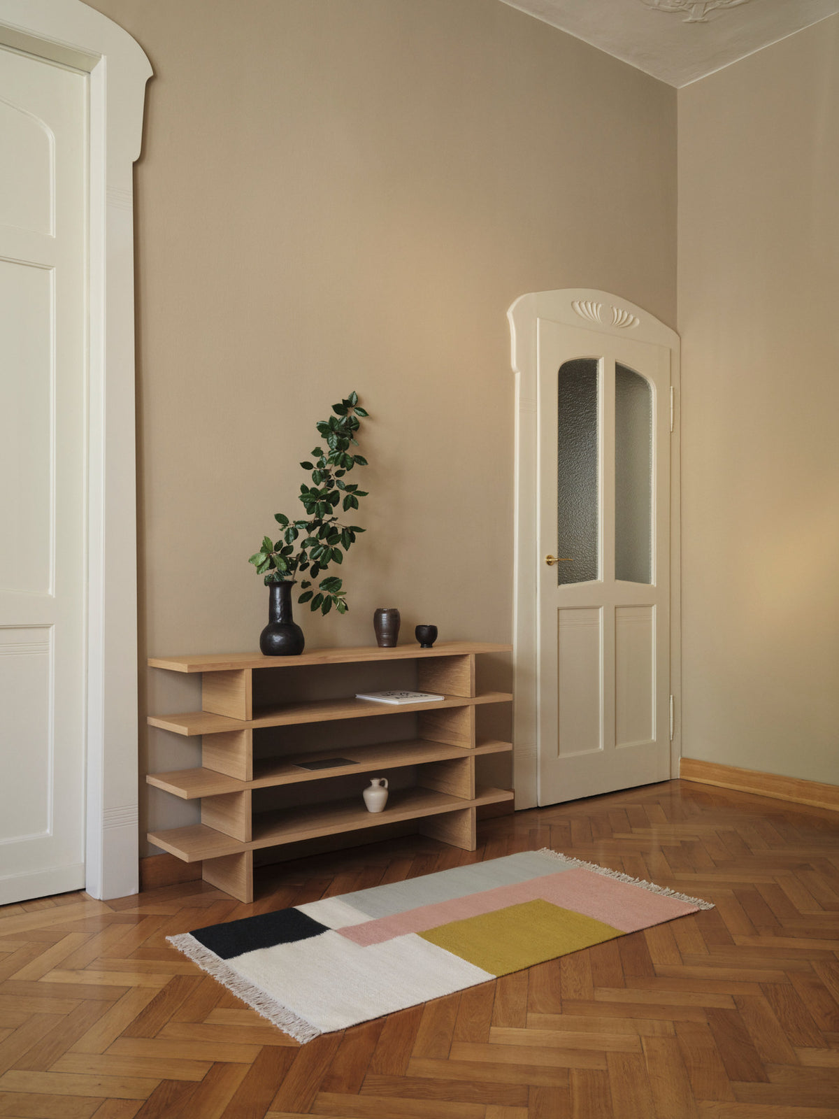 Kelim Teppich Klein von Ferm Living in Mehrfarbig, handgewoben aus Wolle und Baumwolle, mit traditionellem Kelim-Muster und grober Webstruktur.