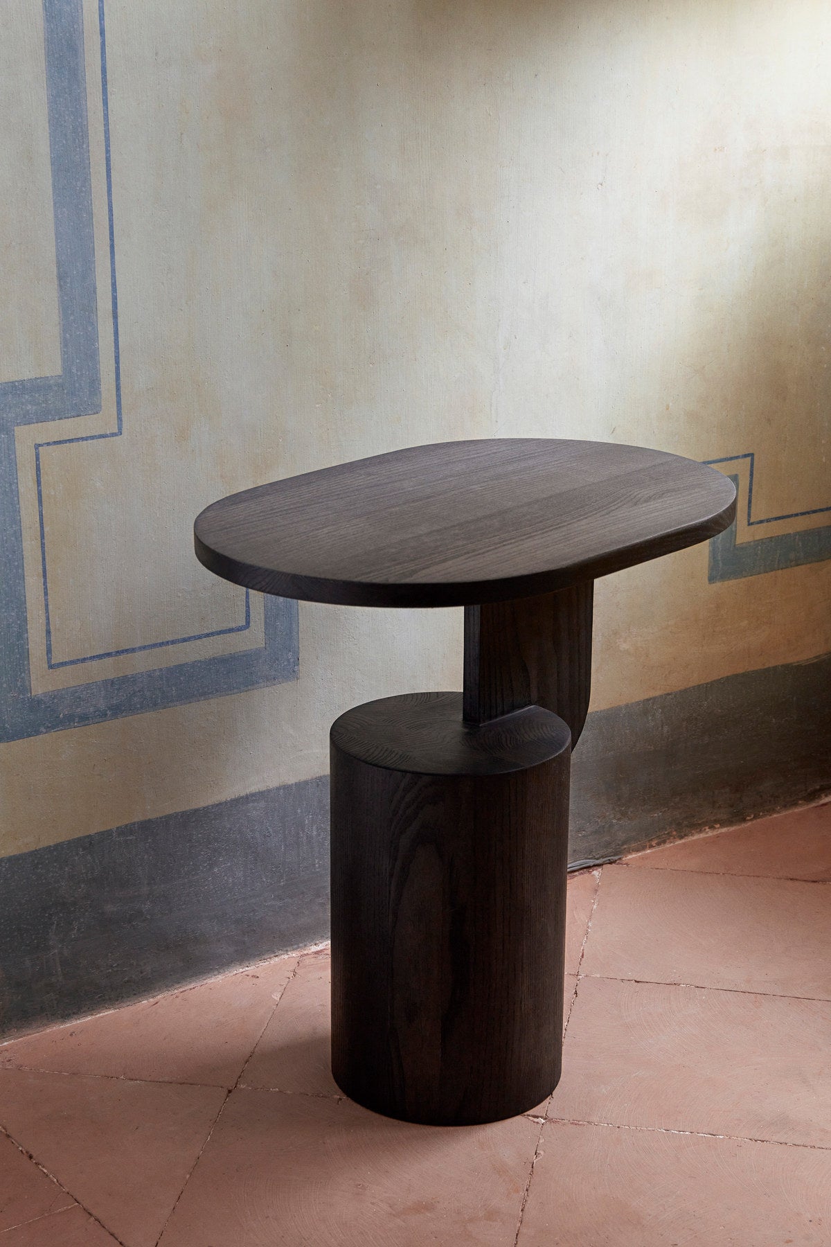 Insert Beistelltisch in Schwarz präsentiert im Onlineshop von KAQTU Design AG. Beistelltisch ist von Ferm Living