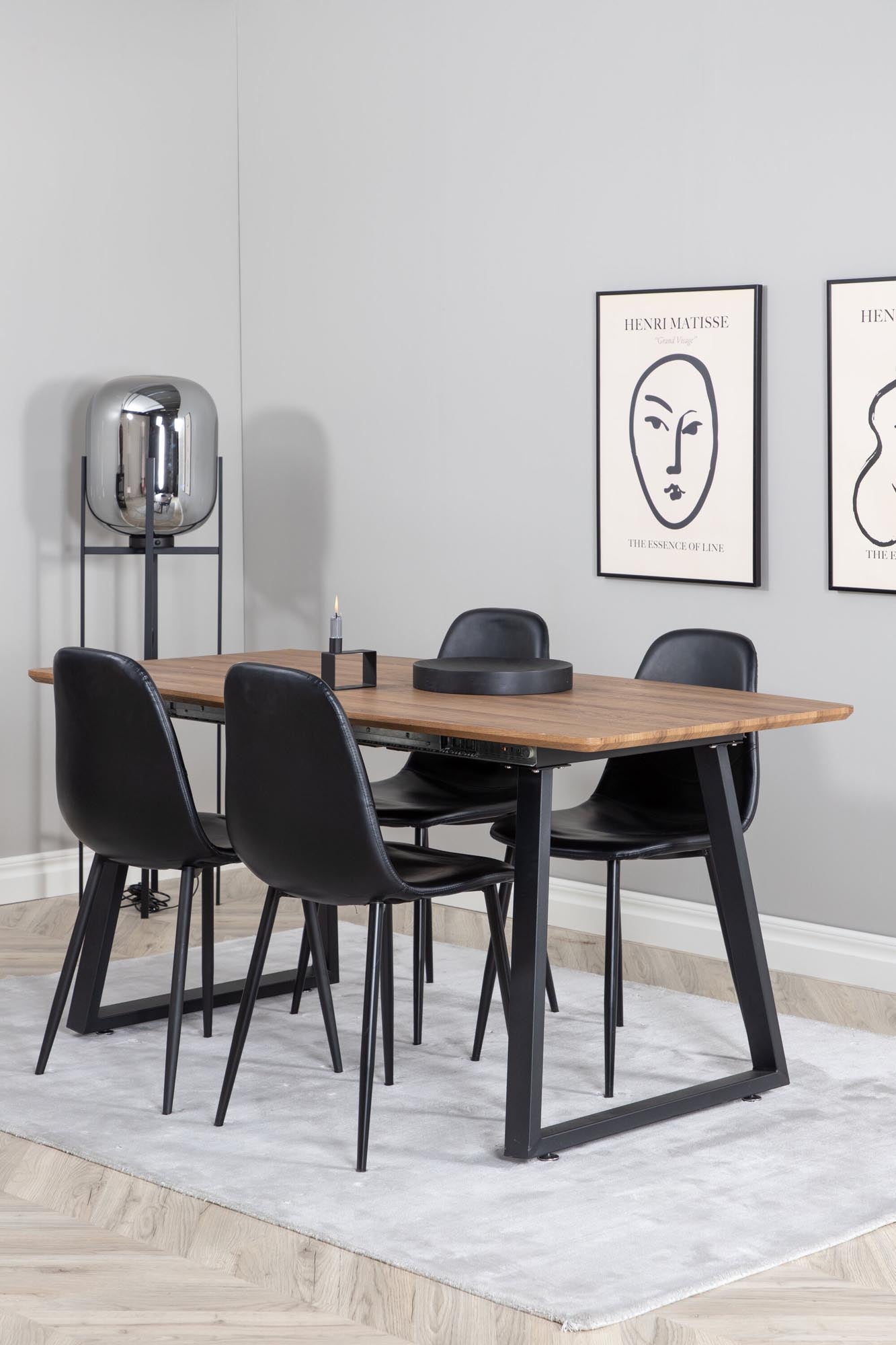 Das Inca Esszimmerset (Polar) von Venture Home umfasst einen 160cm Tisch und 4 stilvolle Stühle für ein modernes Ambiente.