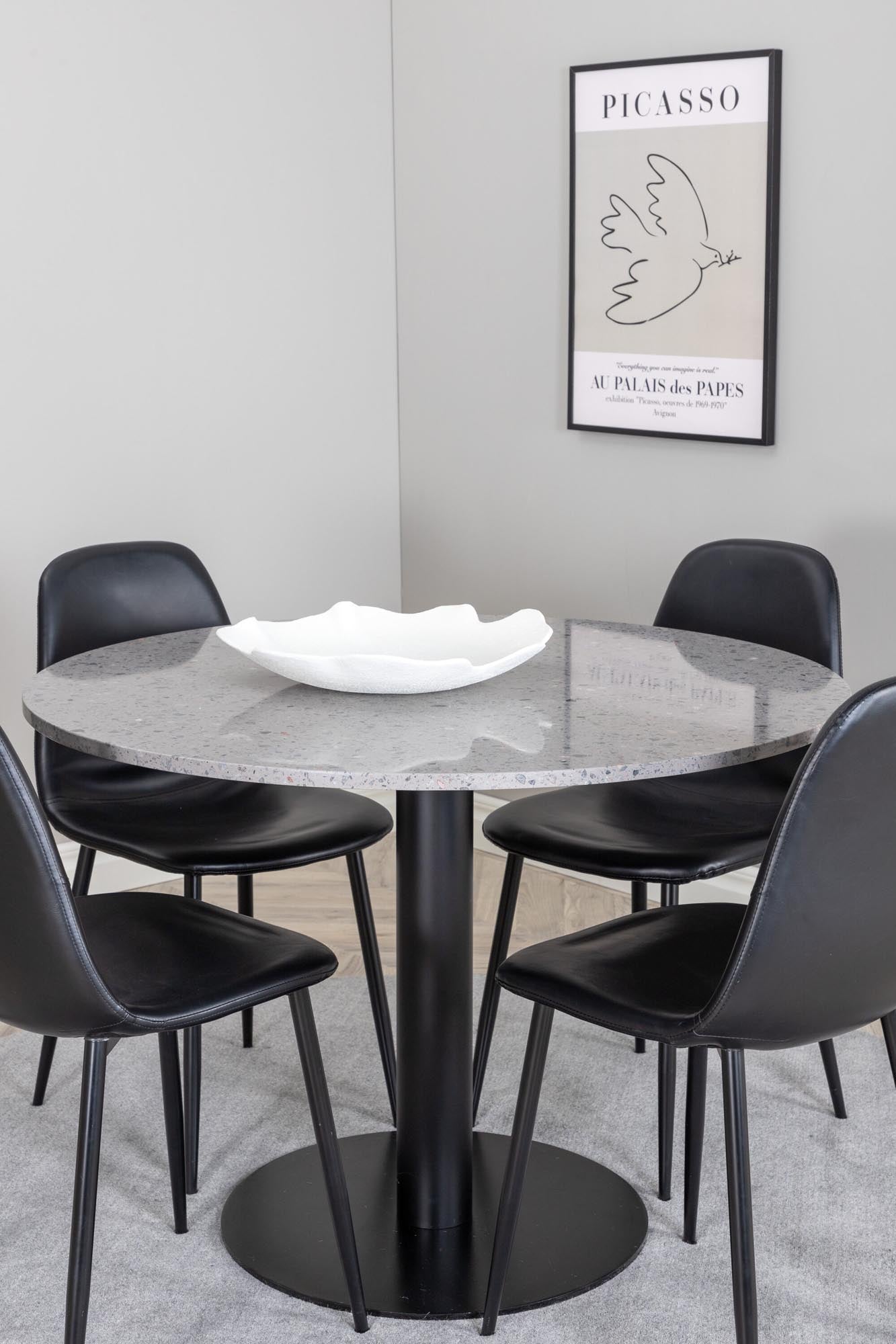 Stilvolles Esszimmerset mit nordischem Flair für Ihr Zuhause.