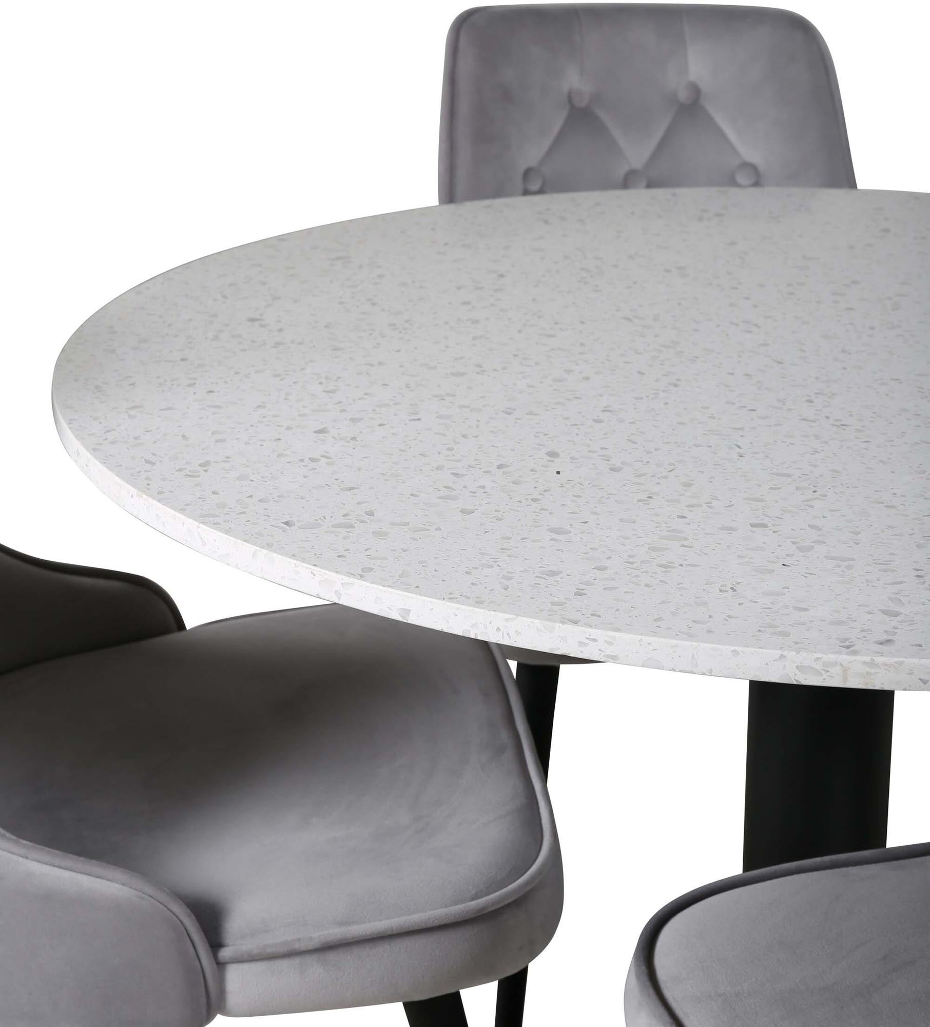 Elegantes Esszimmerset mit Samtstühlen für stilvolle und komfortable Momente.