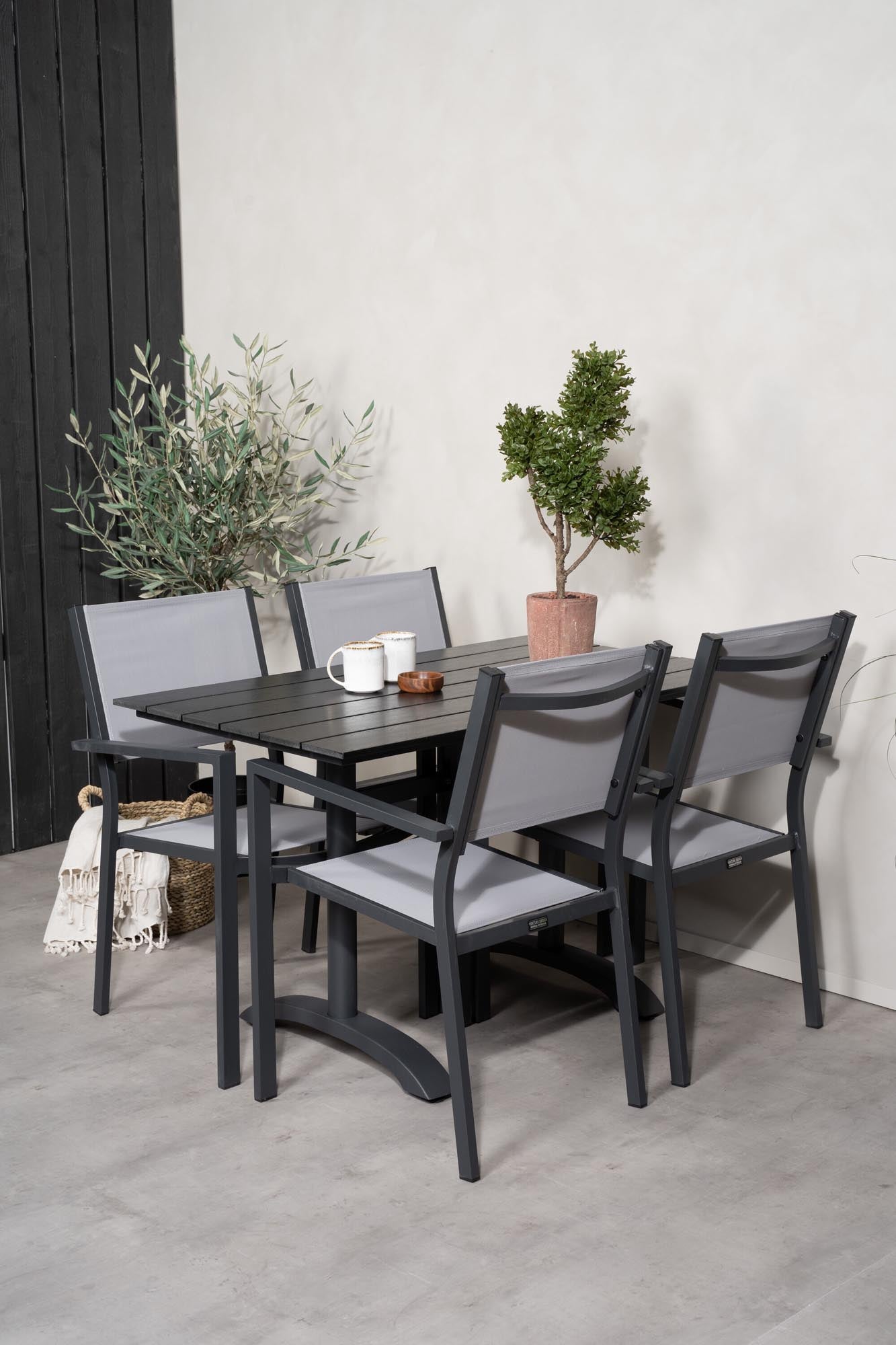 Elegantes Denver Outdoor-Tischset mit Copacabana-Stühlen, ideal für gesellige Momente im Freien. Robust und komfortabel für jeden Anlass.