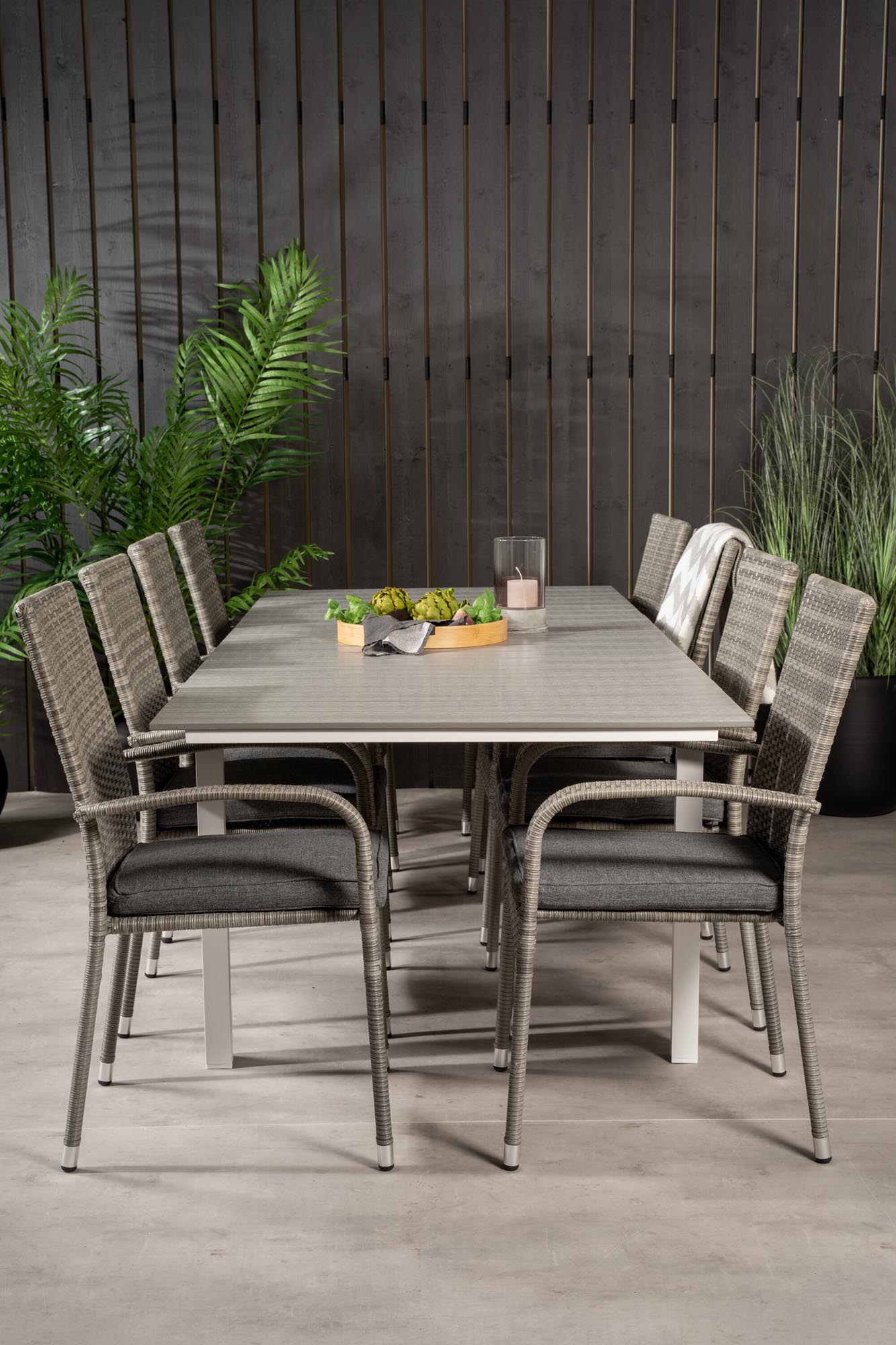 Elegantes, erweiterbares Outdoor-Set für 8 von Venture Home.