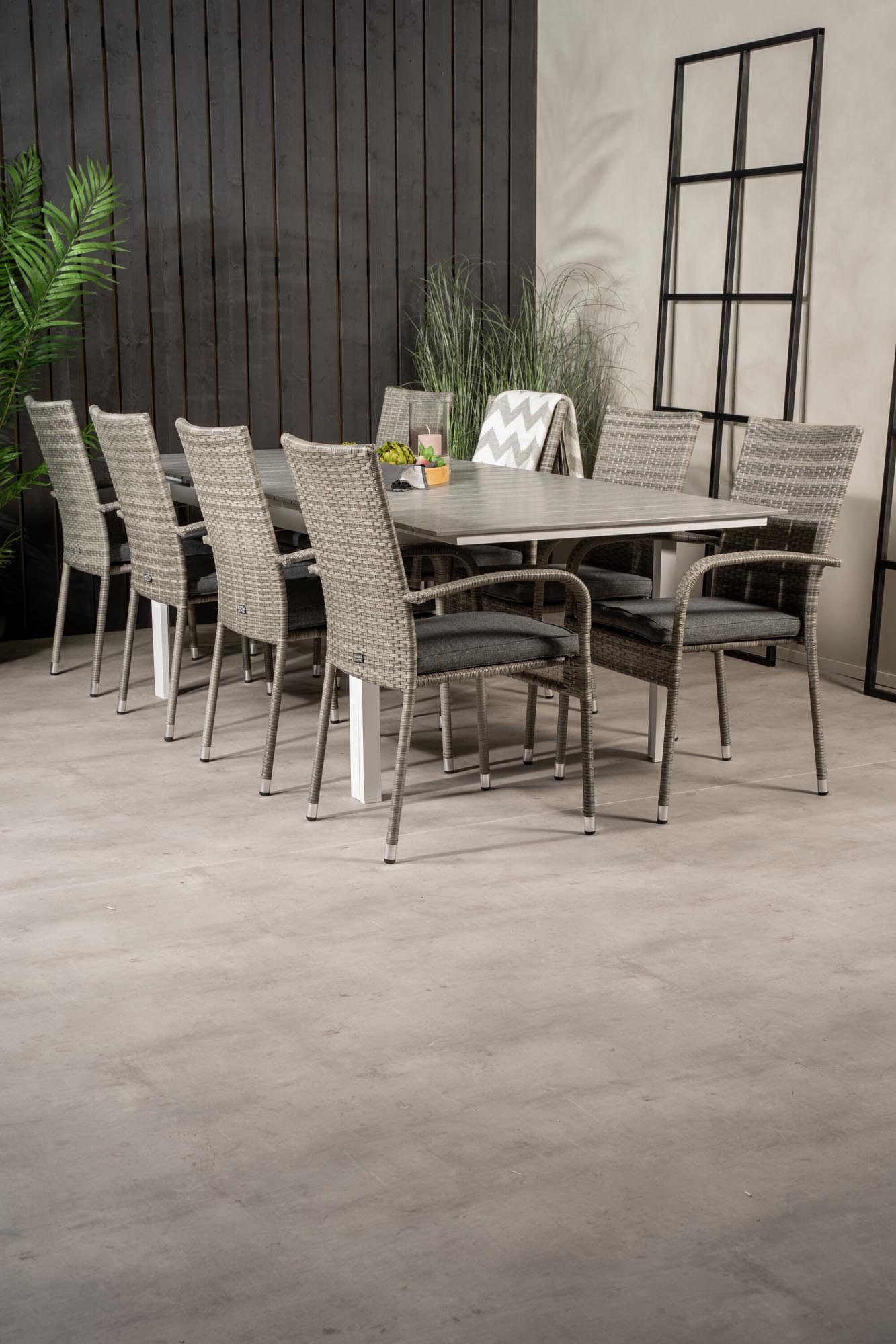 Venture Home: Flexibles Outdoor-Set für 8, ideal für grosse Runden.