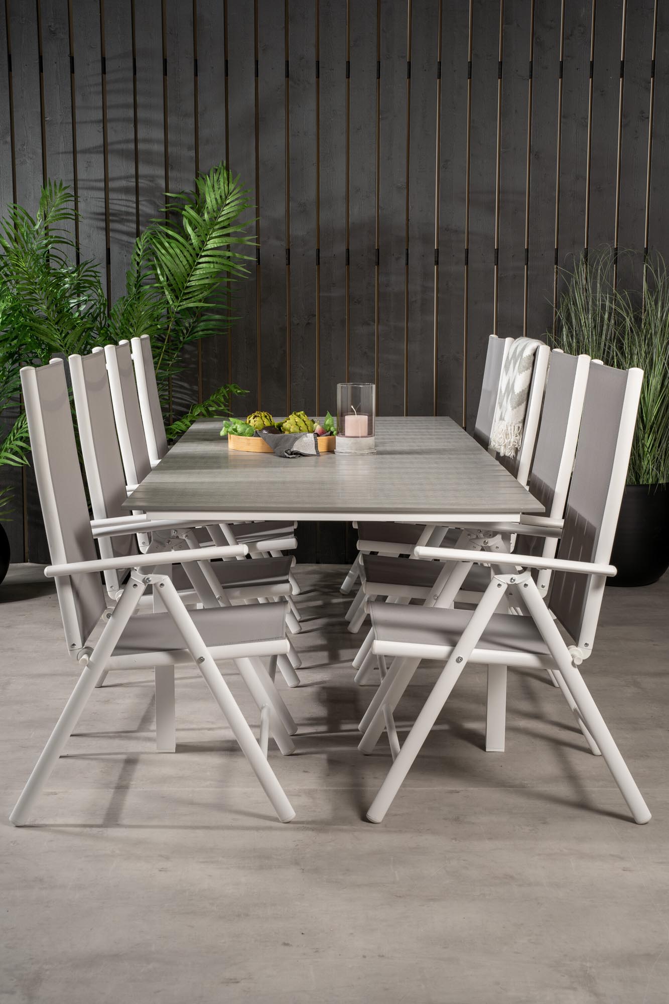 Elegantes, ausziehbares Gartentischset für 8 Personen, wetterfest, mit komfortablen Textilene-Stühlen.