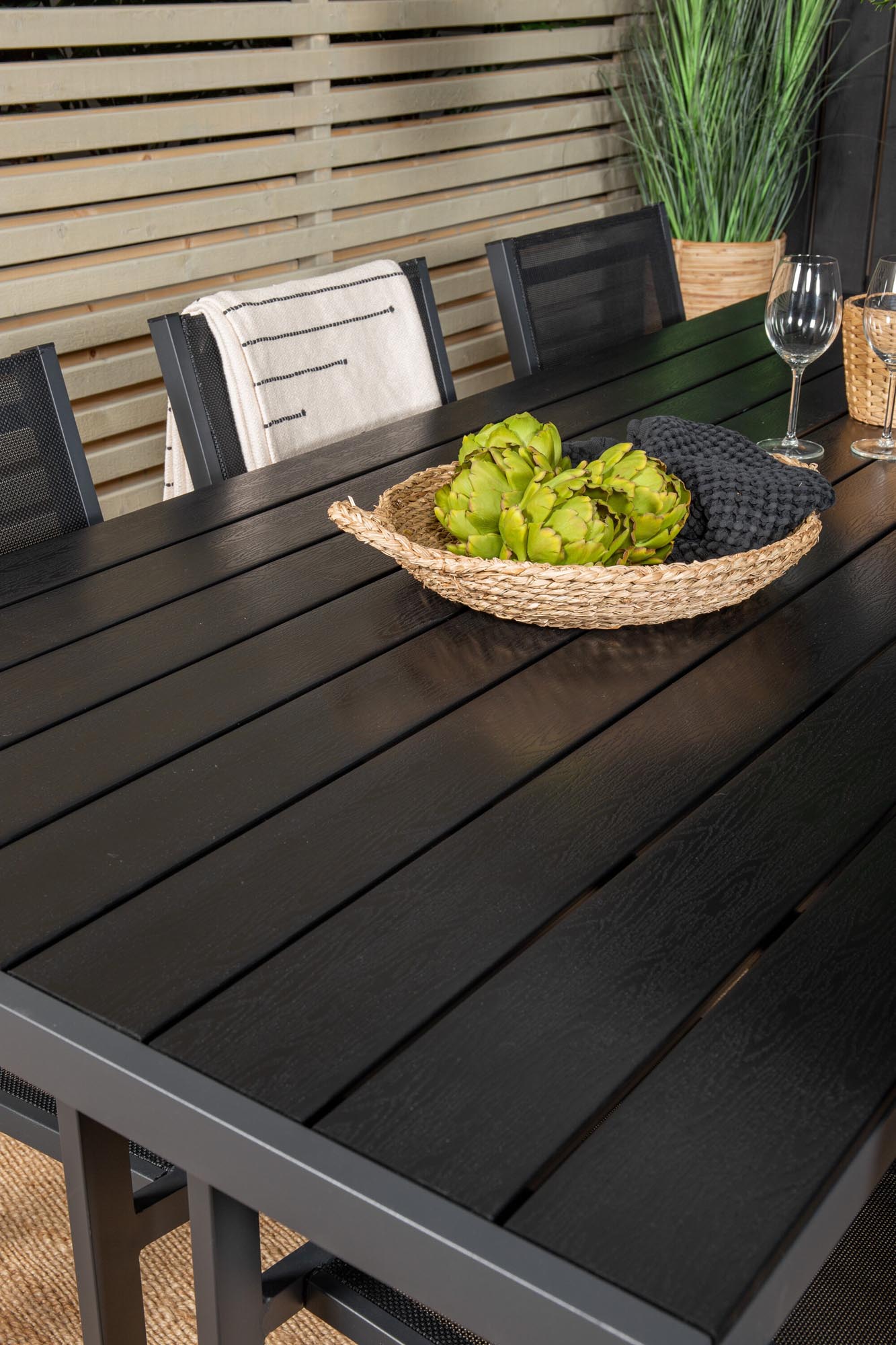 Break Outdoor-Tischset + Copacabana Arm 205cm/6St. in Schwarz präsentiert im Onlineshop von KAQTU Design AG. Gartentischset ist von Venture Home