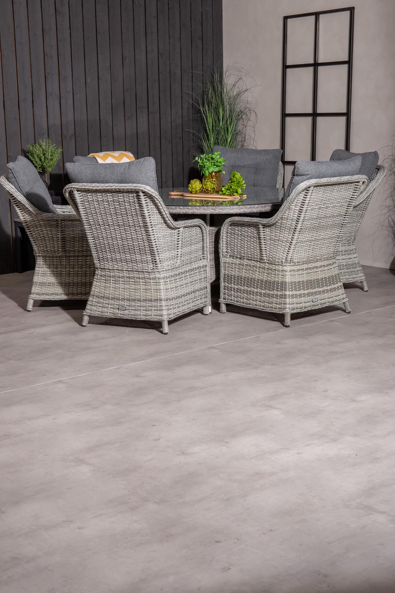 Elegantes Volta Outdoor-Tischset: 150cm Tisch & 6 Vikelund Sessel, wetterfest, ideal für Garten & Balkon.