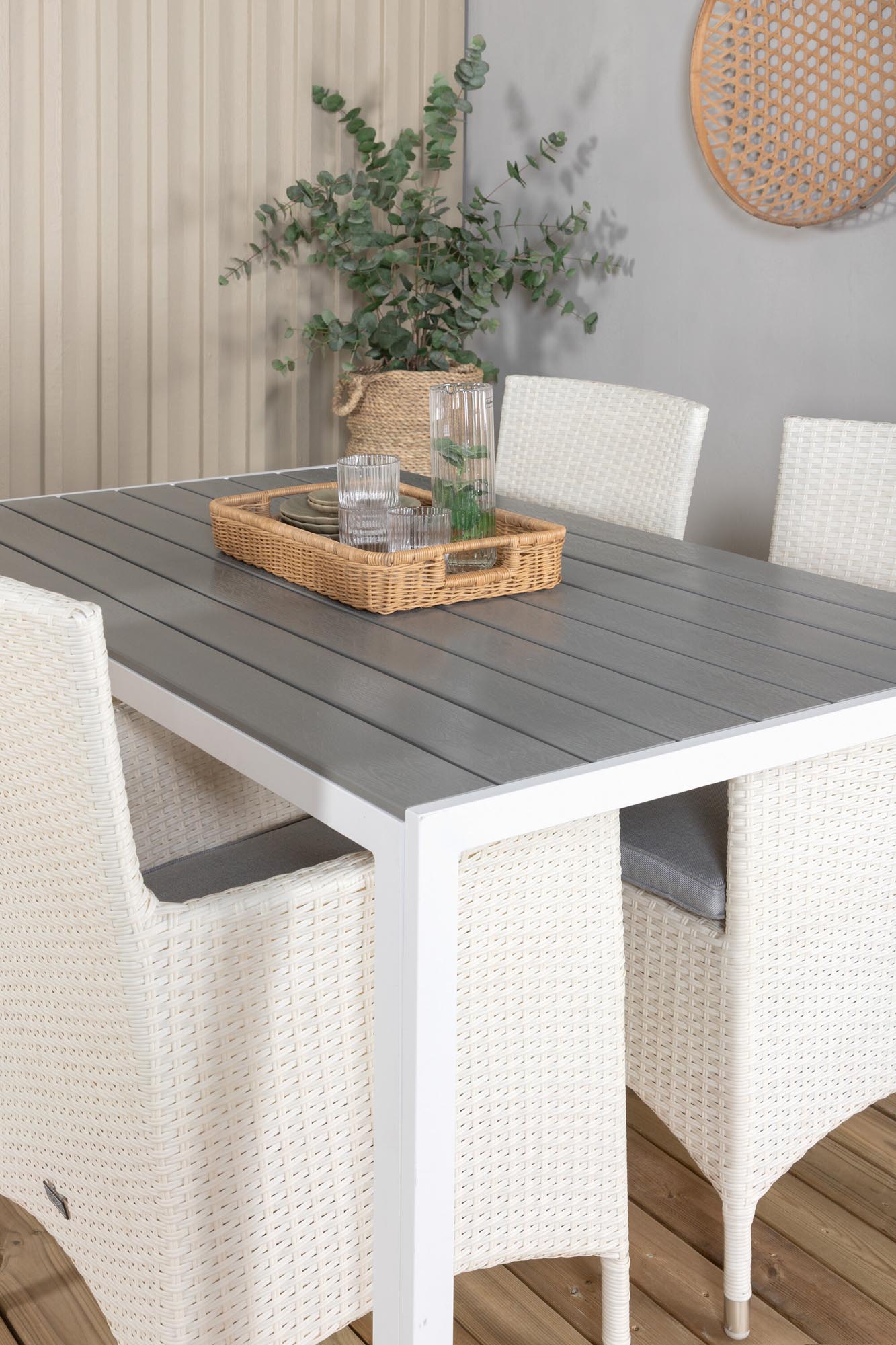 Verwandeln Sie Ihre Terrasse in eine stilvolle Oase mit dem Break Outdoor-Tischset + Malin 150cm/4St. von Venture Home – perfekt für gesellige Momente!