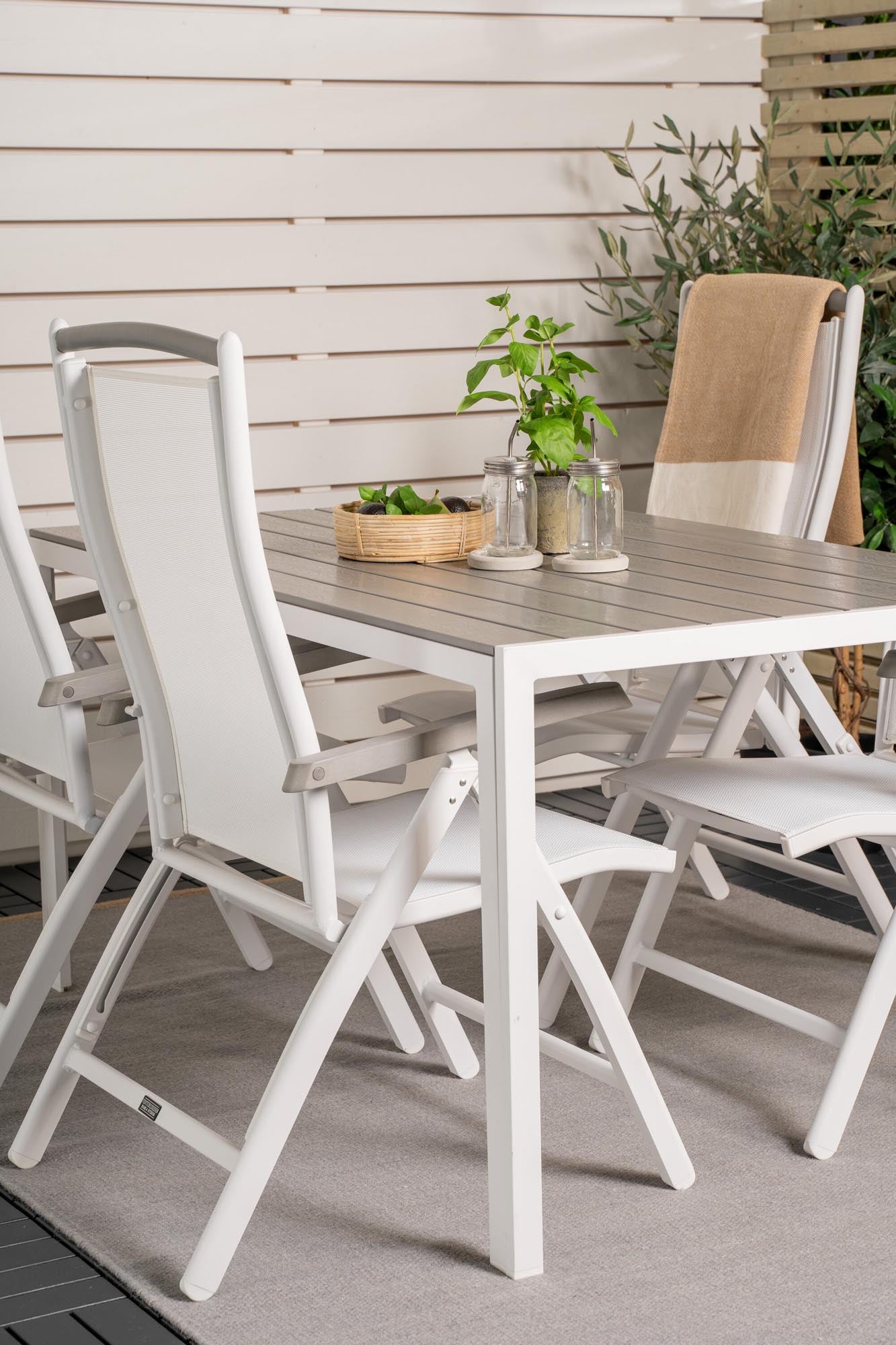 Break Outdoor-Tischset + Albany 150cm/4St. in Weiss präsentiert im Onlineshop von KAQTU Design AG. Gartentischset ist von Venture Home