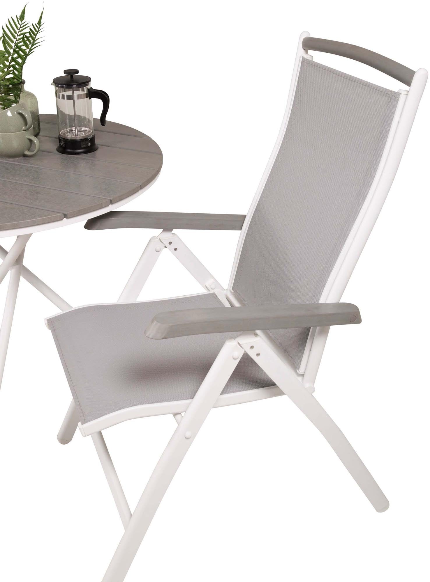 Stilvolles Outdoor-Tischset für entspannte Momente im Freien.