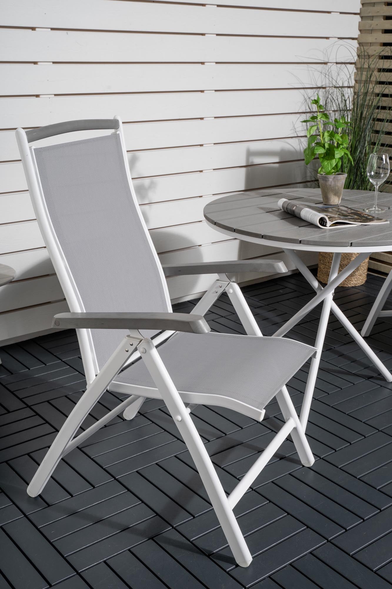 Stilvolles Parma Outdoor-Tischset mit Albany Stühlen für gemütliche Stunden im Freien. Ideal für Balkon und Terrasse, modern und funktional.