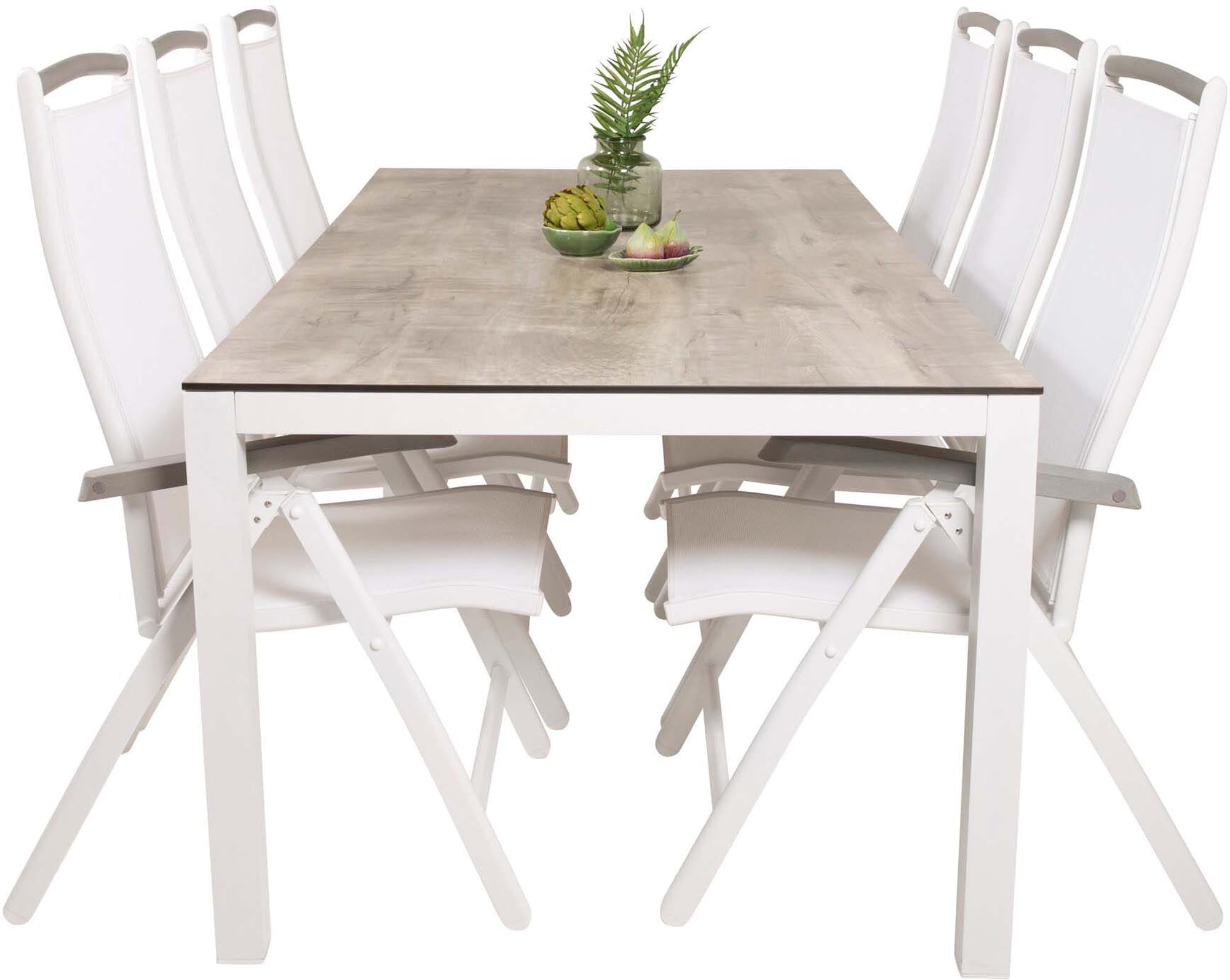 Entdecken Sie das Llama Outdoor-Tischset mit Albany Stühlen – ideal für gesellige Abende im Freien und stilvolle Gartenmomente.