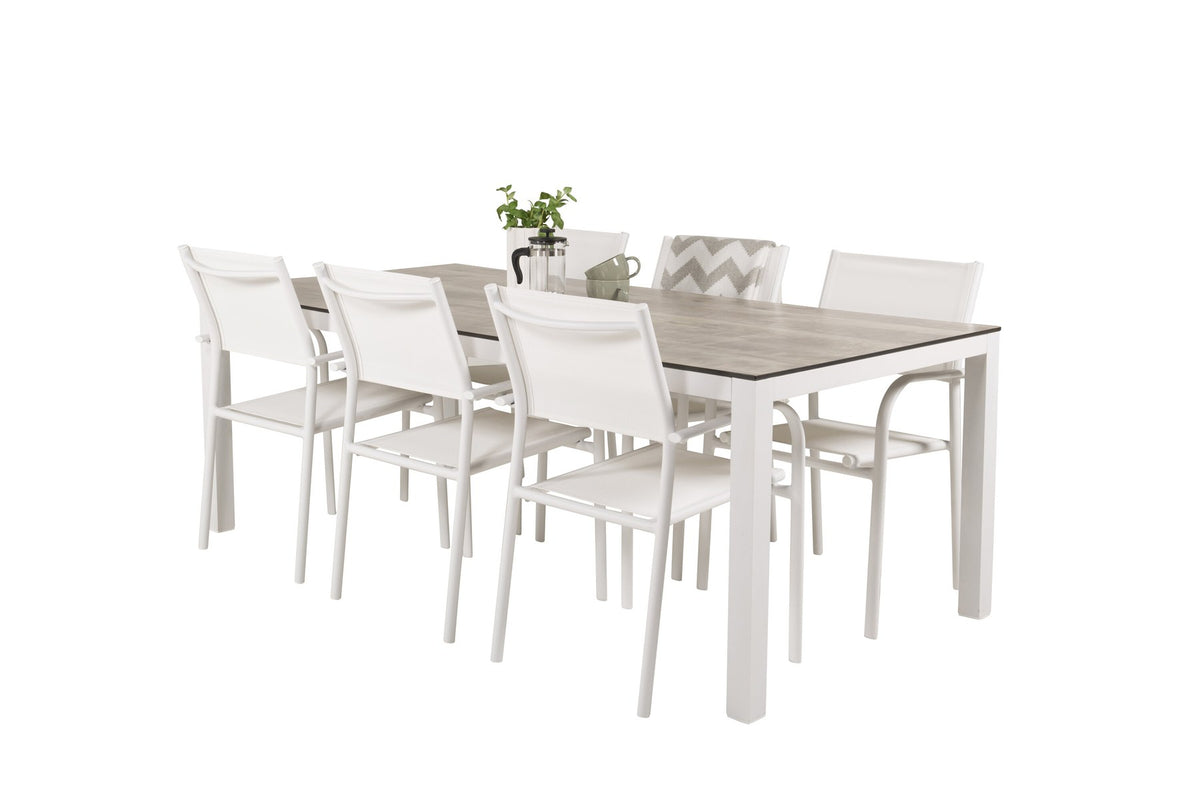 Zwei weisse Aluminium-Stühle mit Pulverbeschichtung und ein rechteckiger Esstisch mit grauer HPL-Tischplatte der Serie Santorini & Llama.