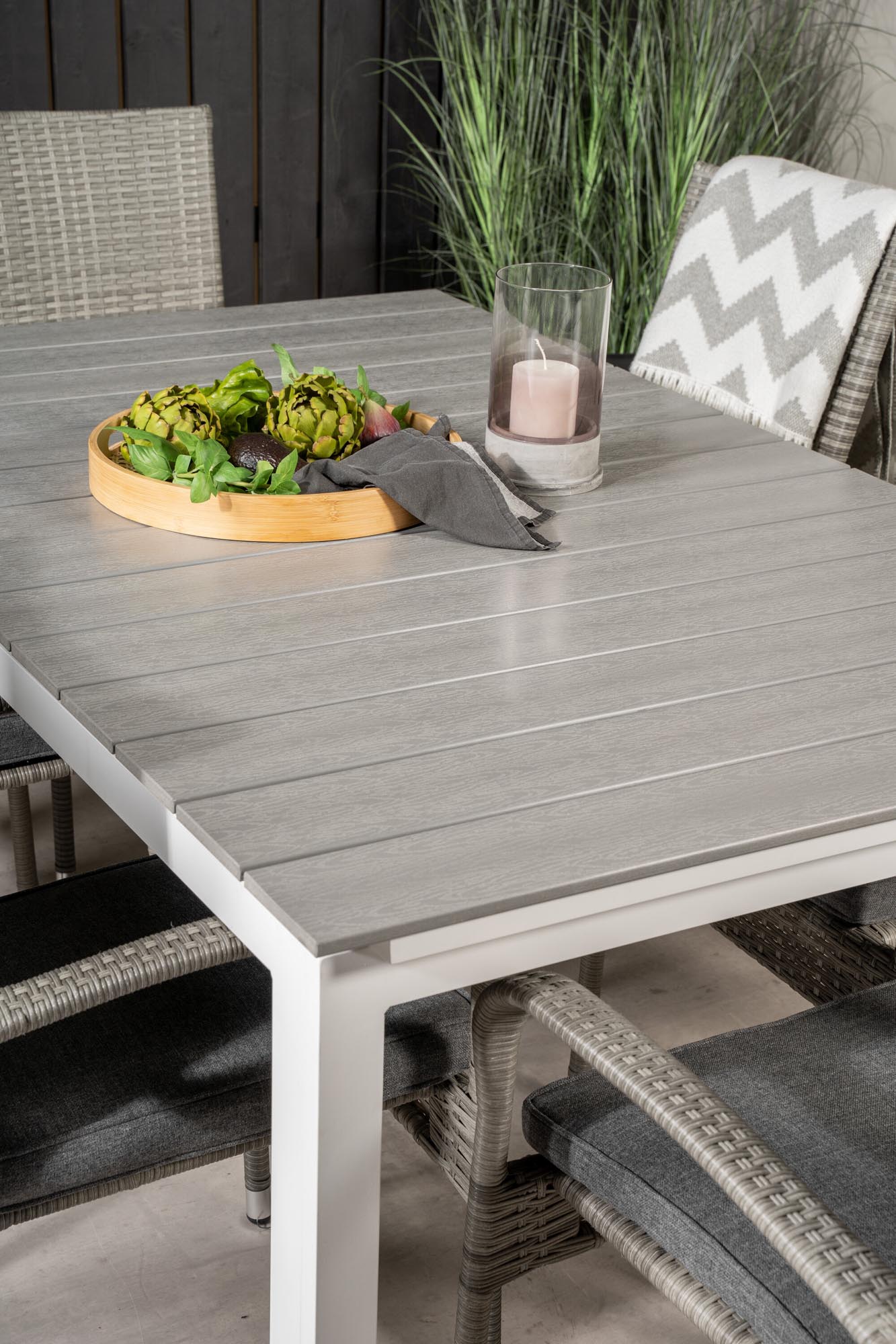 Levels Outdoor-Tischset ausziehbar + Anna 160cm/6St. in Grau präsentiert im Onlineshop von KAQTU Design AG. Gartentischset ist von Venture Home