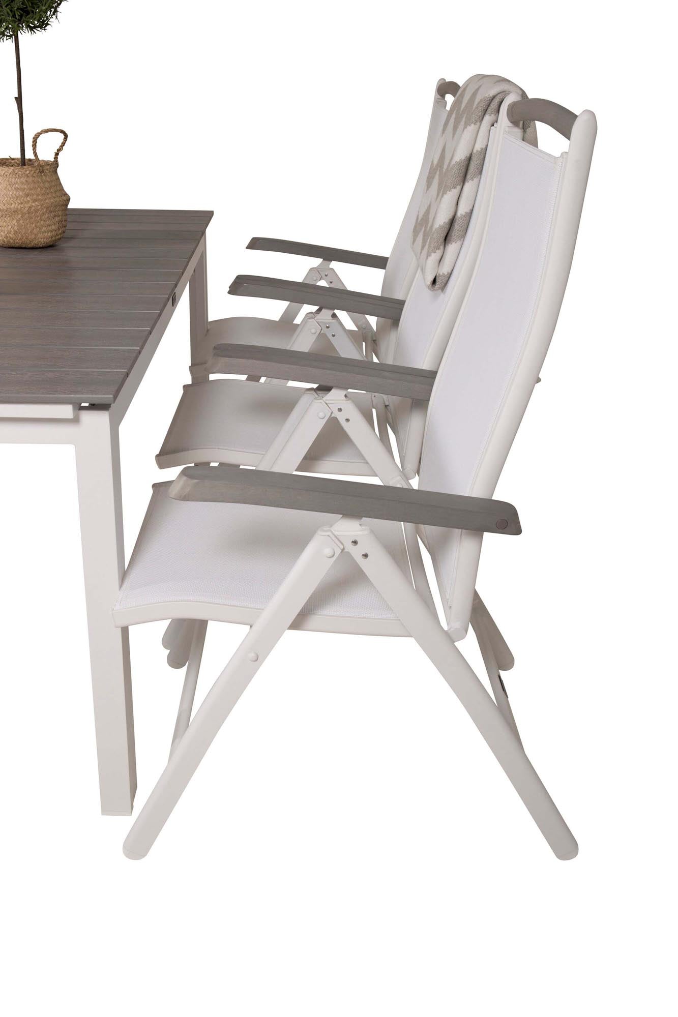 Gestalten Sie Ihren Außenbereich mit dem eleganten Levels Outdoor-Tischset und den bequemen Albany Stühlen – ideal für unvergessliche Gartenpartys!