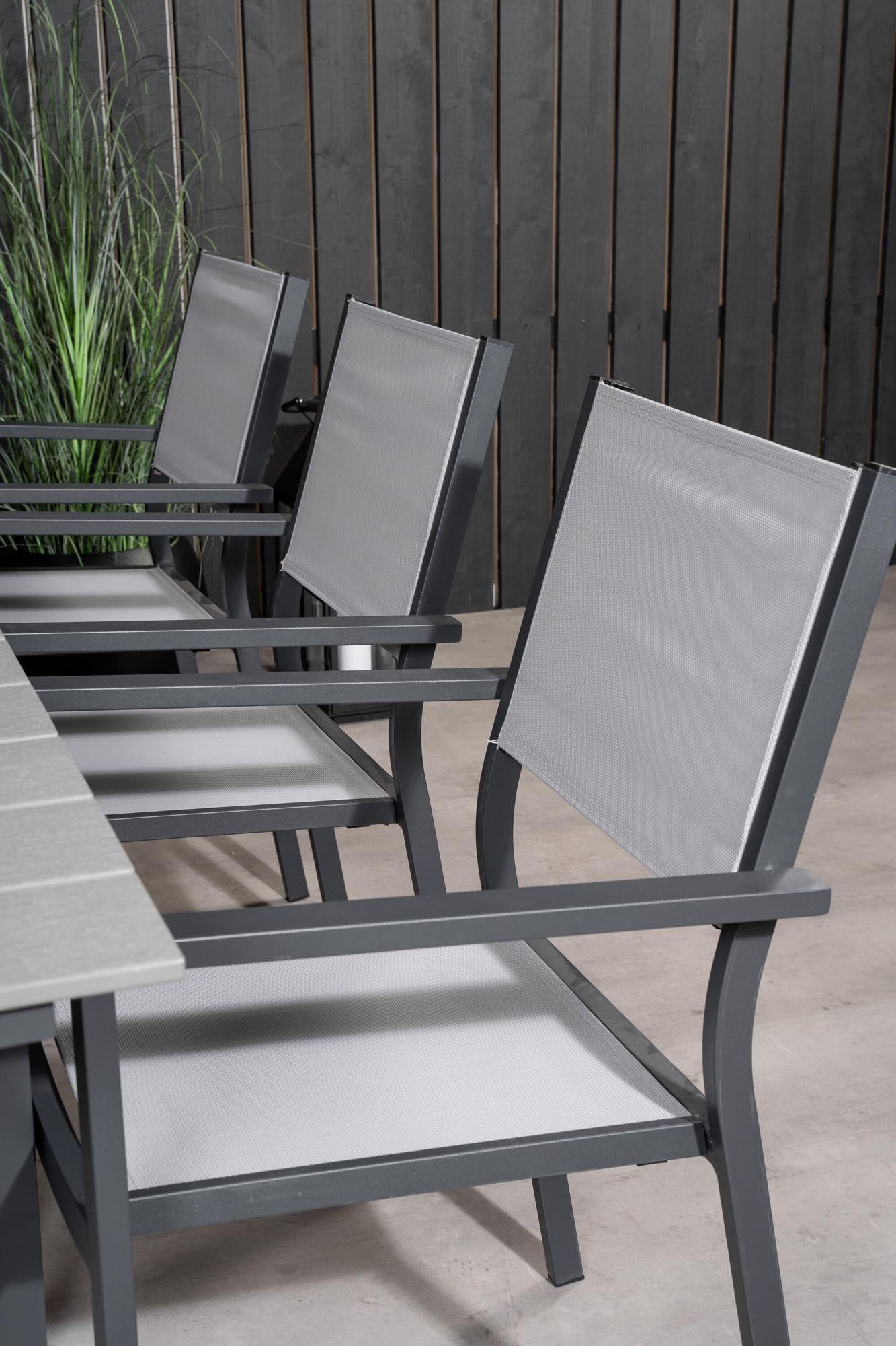 Robustes Outdoor-Tischset für flexible Garten- und Terrassenfeste.