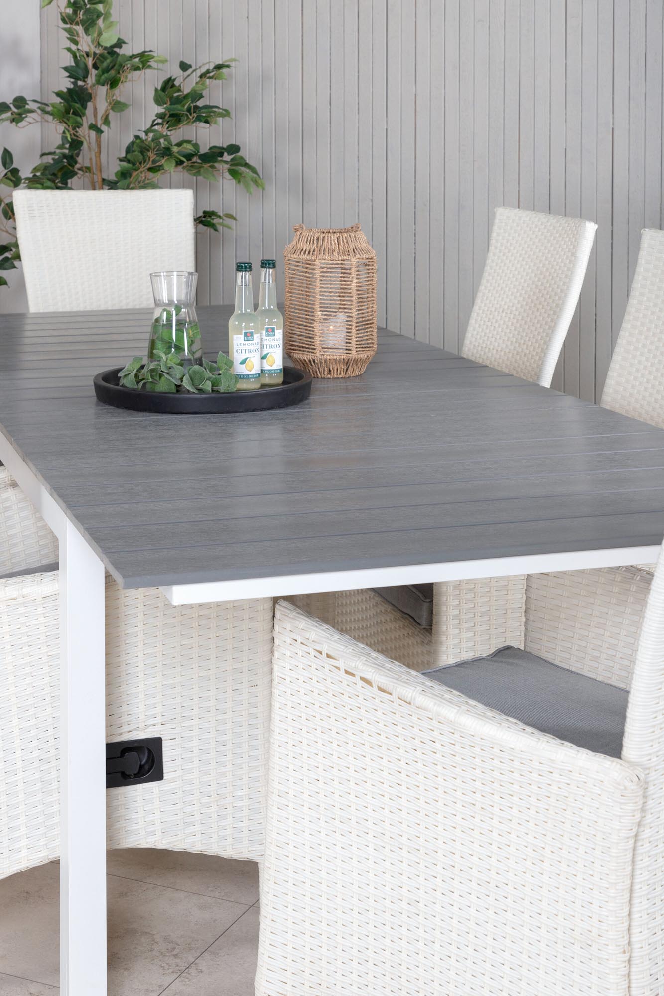 Levels Outdoor-Tischset ausziehbar + Padova 160cm/6St. in Grau weiss präsentiert im Onlineshop von KAQTU Design AG. Gartentischset ist von Venture Home