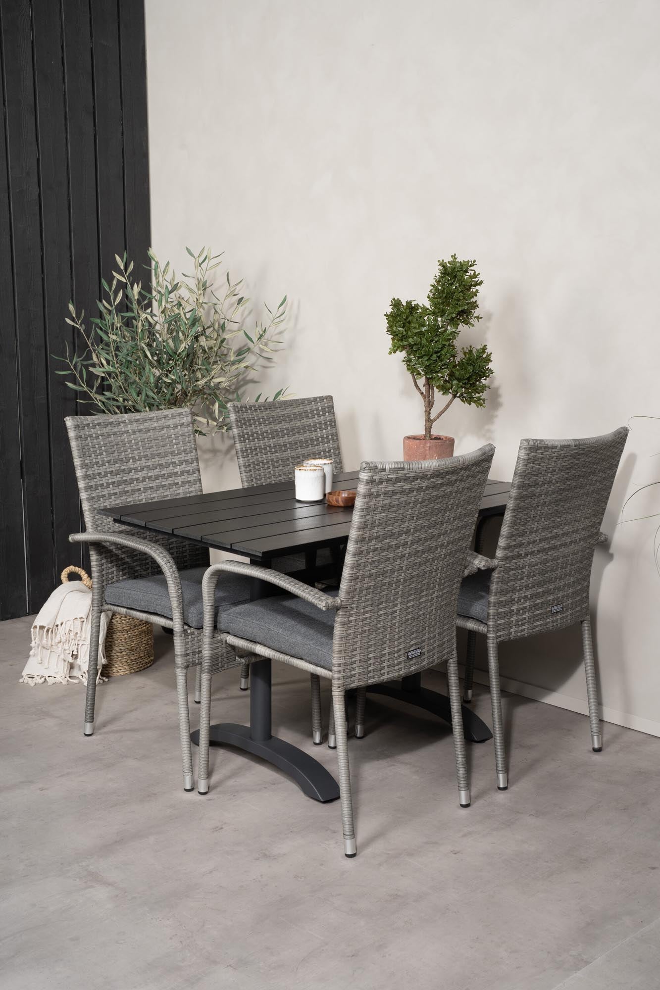 Robustes Denver Tischset + Anna 120cm für entspannte Abende draussen.