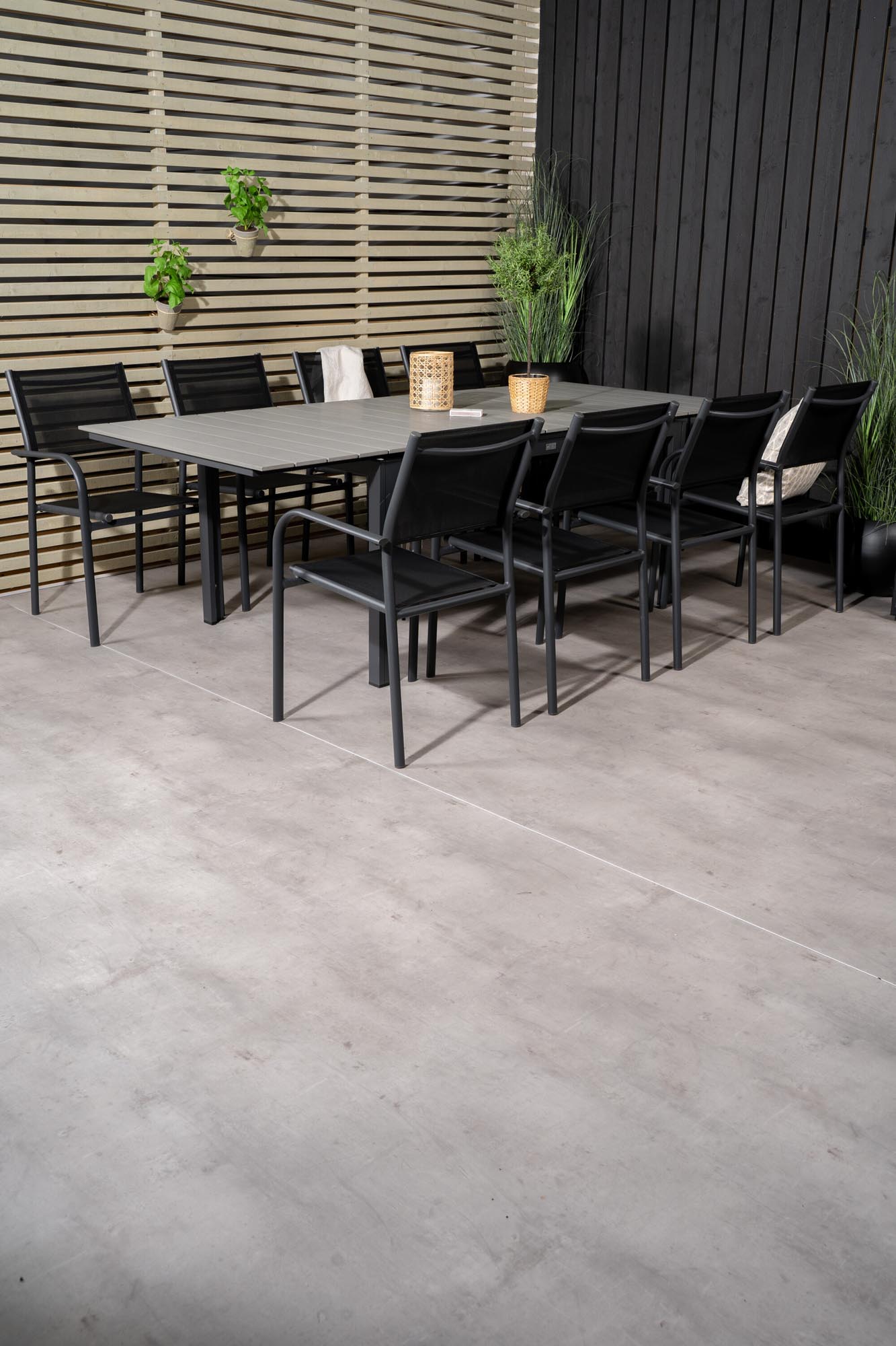 Levels Outdoor-Tischset ausziehbar + Santorini 160cm/8St. in Schwarz präsentiert im Onlineshop von KAQTU Design AG. Gartentischset ist von Venture Home