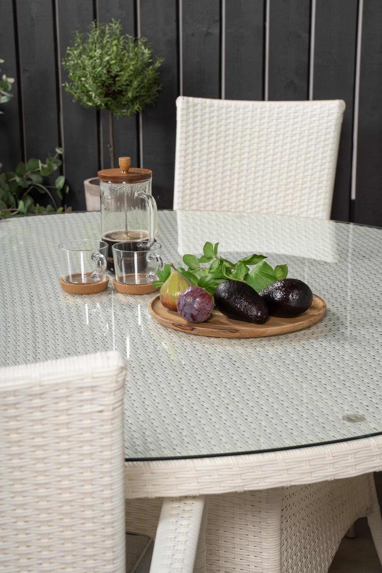 Volta Outdoor-Tischset + Anna ⌀150cm/6St. in Grau weiss präsentiert im Onlineshop von KAQTU Design AG. Gartentischset ist von Venture Home