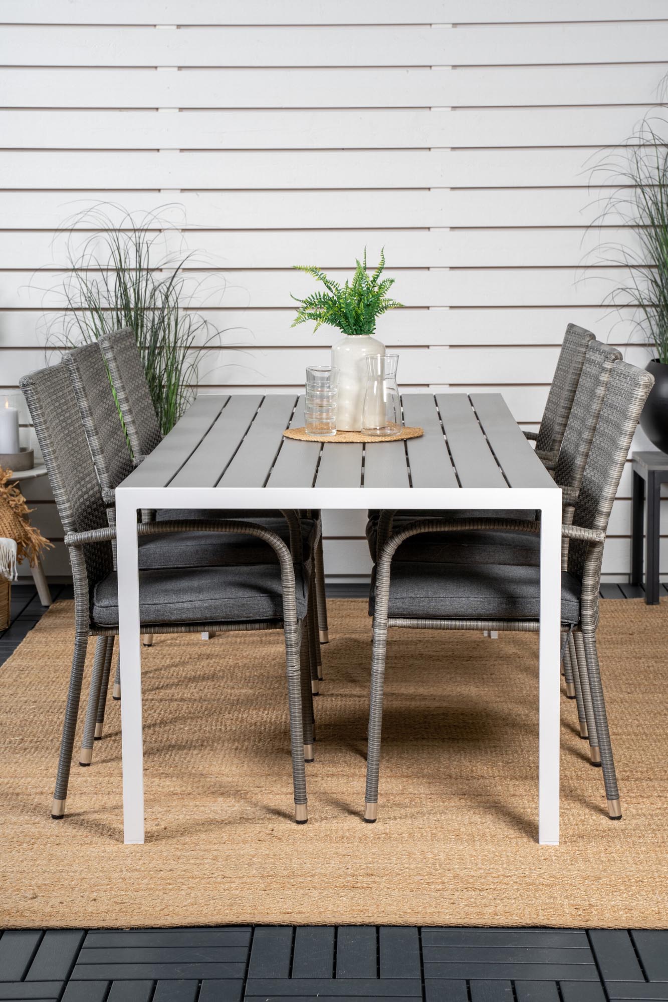 Stilvolles Break Outdoor-Tischset von Venture Home für 6 Personen. Ideal für gesellige Abende im Freien mit langlebigen Materialien.