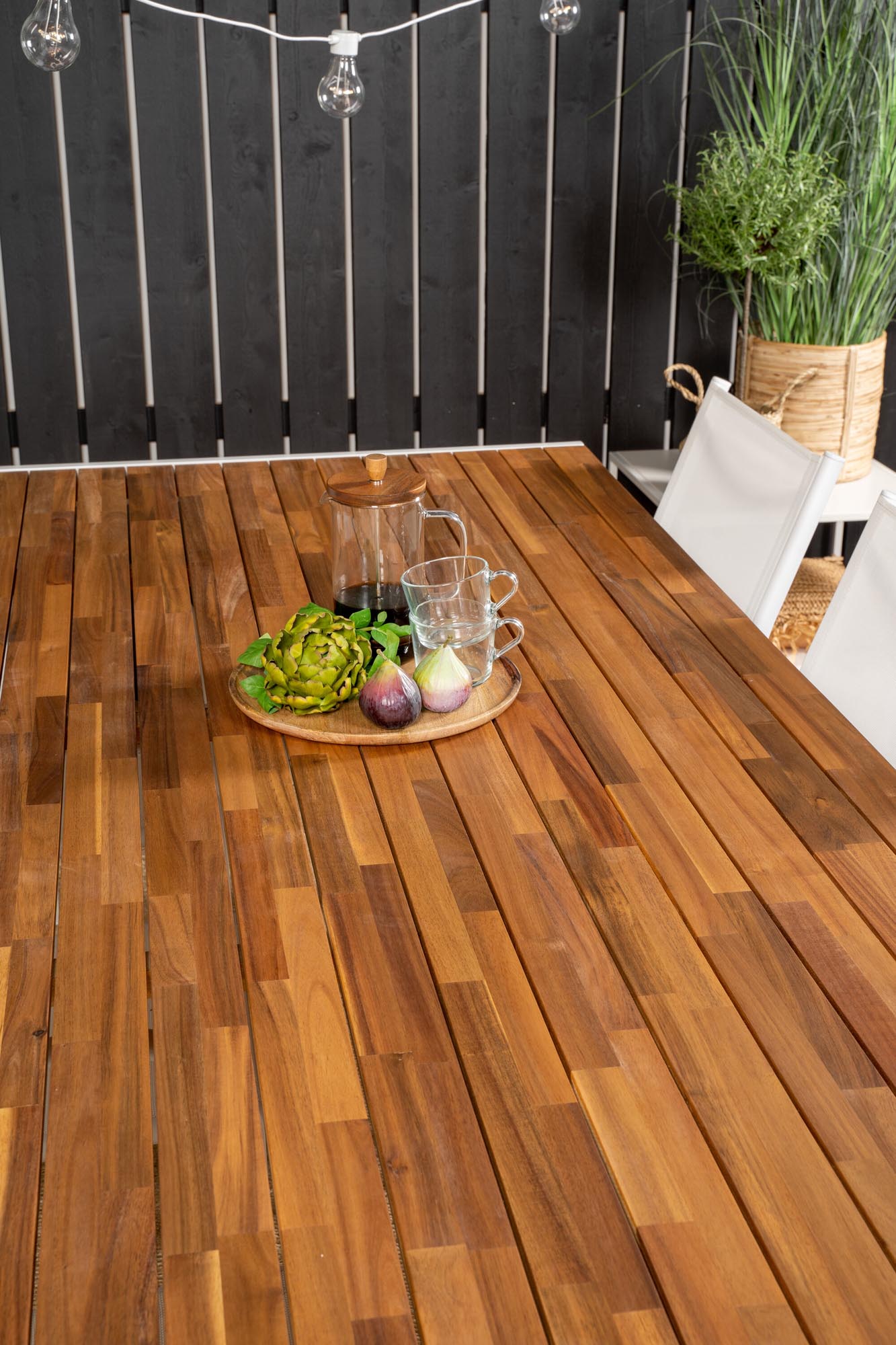 Stilvolles Tischset für unvergessliche Outdoor-Dinner-Erlebnisse.