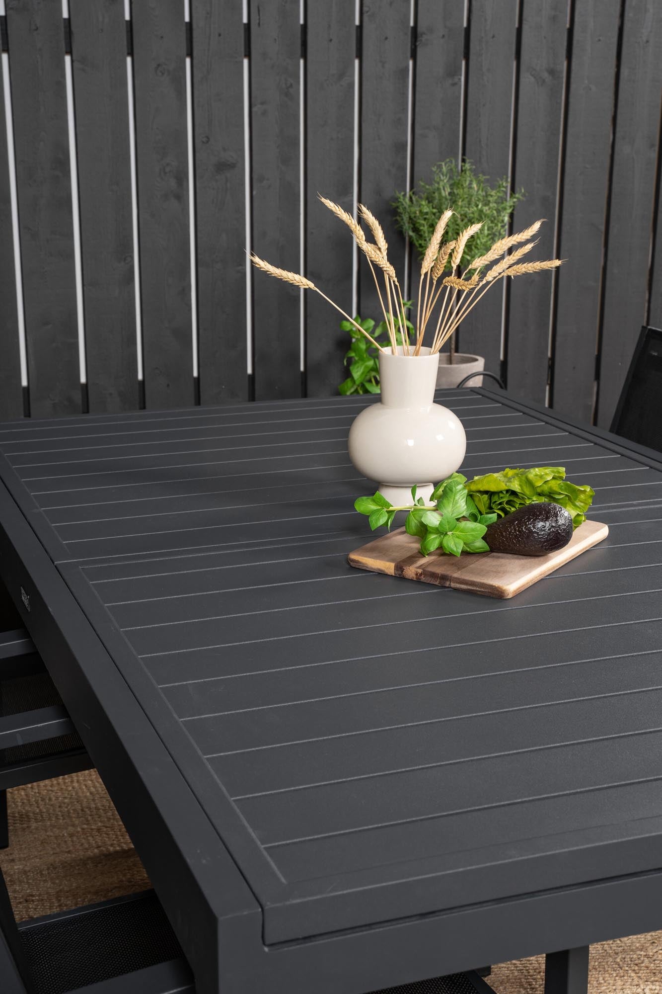 Venture Home Marbella: Anpassbares Outdoor-Set für gesellige Runden.