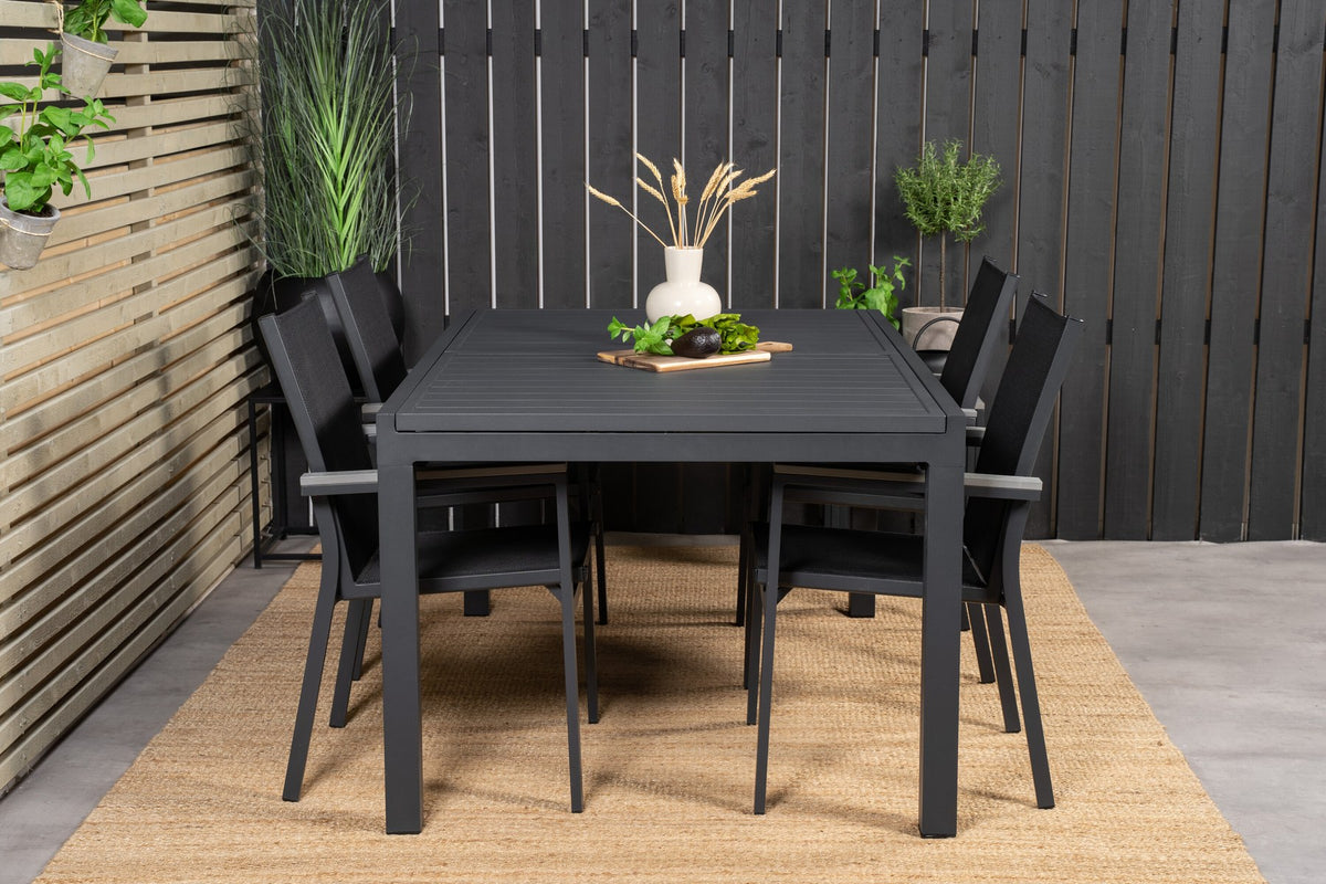 Schwarzes Gartentischset aus Aluminium: ausziehbarer Marbella Tisch mit stapelbaren Parma Armstühlen, pulverbeschichtete Oberfläche.