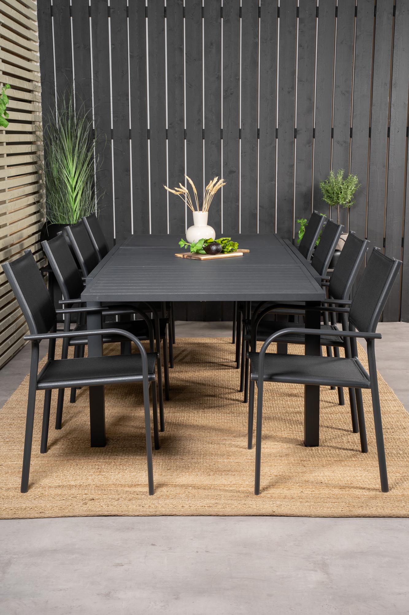 Marbella Outdoor-Tischset ausziehbar + Santorini 240cm/8St. in Schwarz präsentiert im Onlineshop von KAQTU Design AG. Gartentischset ist von Venture Home