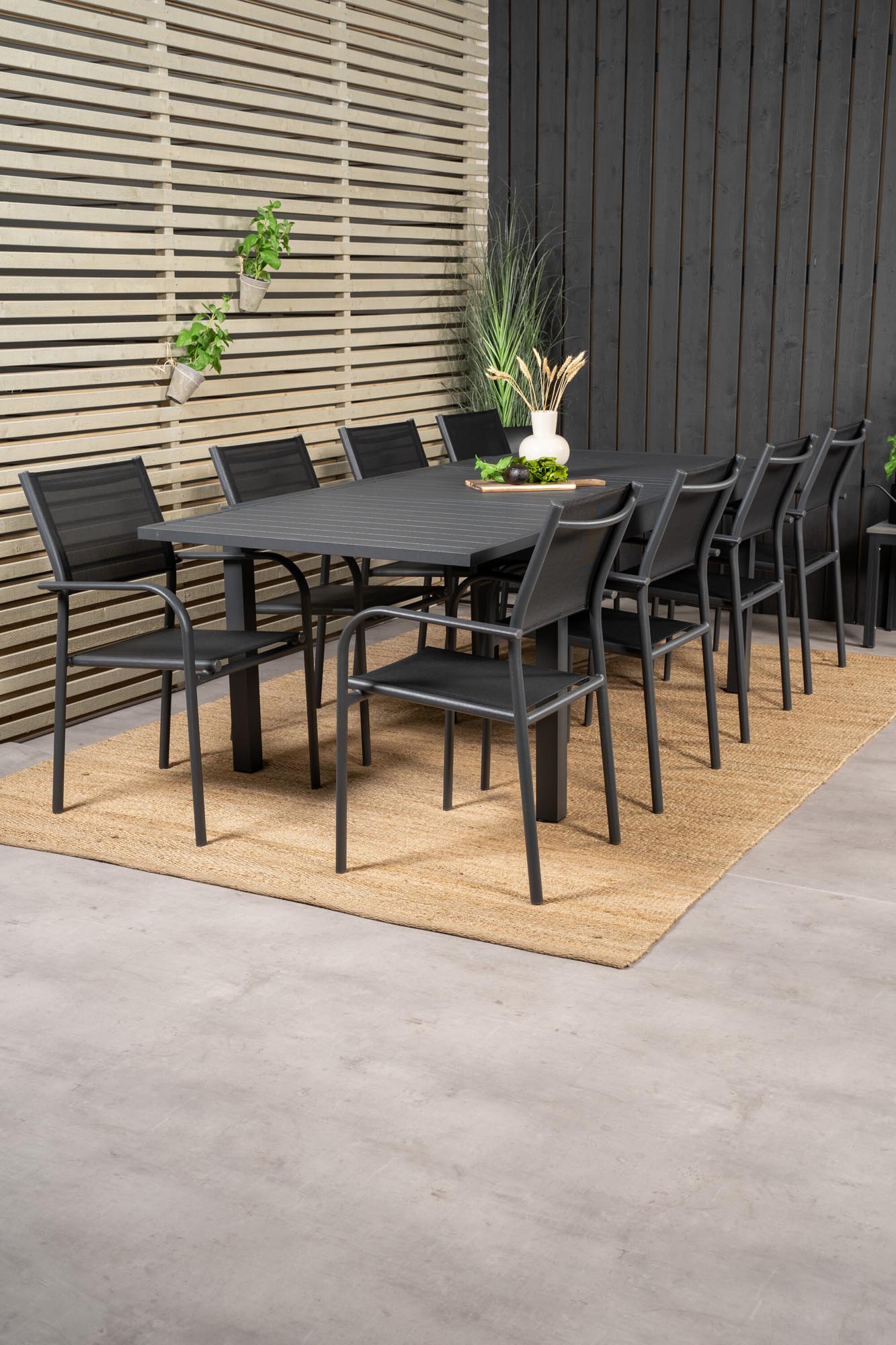 Venture Home: Ausziehbares Marbella Set für luxuriöse Gartenfeste.