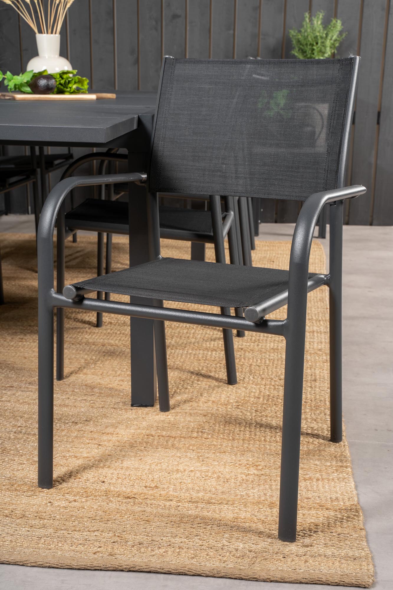 Marbella Outdoor-Tischset ausziehbar + Santorini 240cm/8St. in Schwarz präsentiert im Onlineshop von KAQTU Design AG. Gartentischset ist von Venture Home