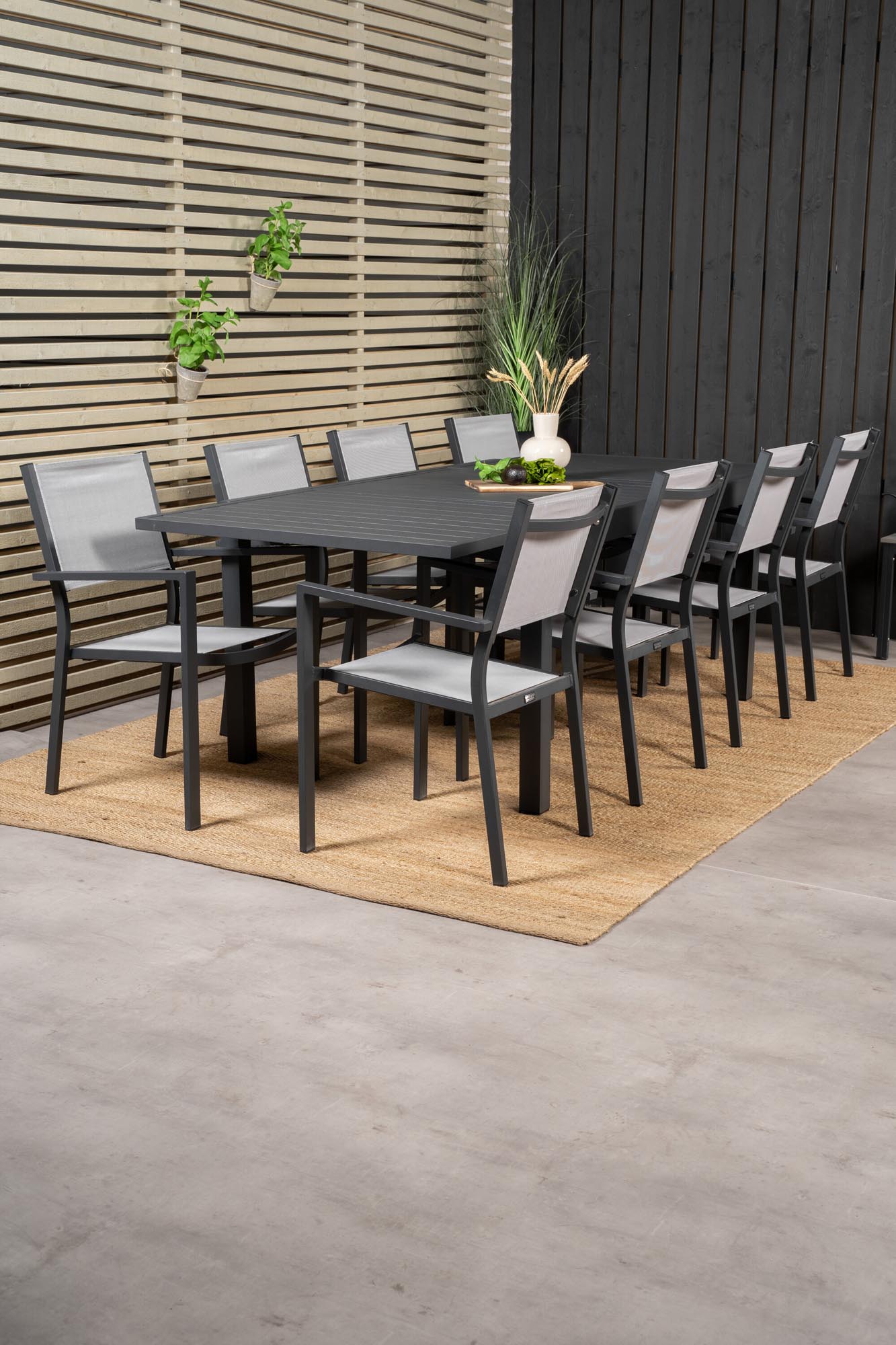 Venture Home: Flexibles Marbella Set für luxuriöse Gartenmomente.