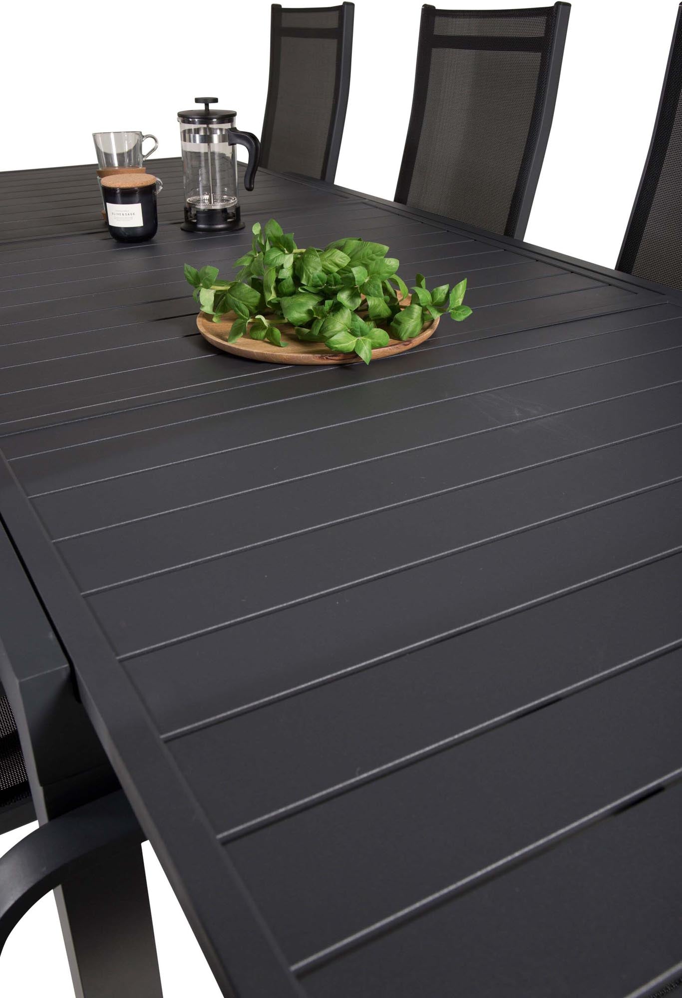 Stilvolles Marbella Outdoor-Tischset: Ausziehbarer Tisch für 8 Personen & komfortable Copacabana Recliner für unvergessliche Momente im Freien.