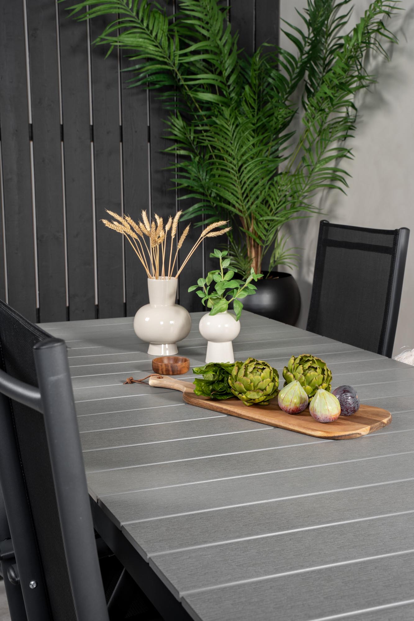 Levels Outdoor-Tischset + Break 224cm/6St. in Schwarz präsentiert im Onlineshop von KAQTU Design AG. Gartentischset ist von Venture Home