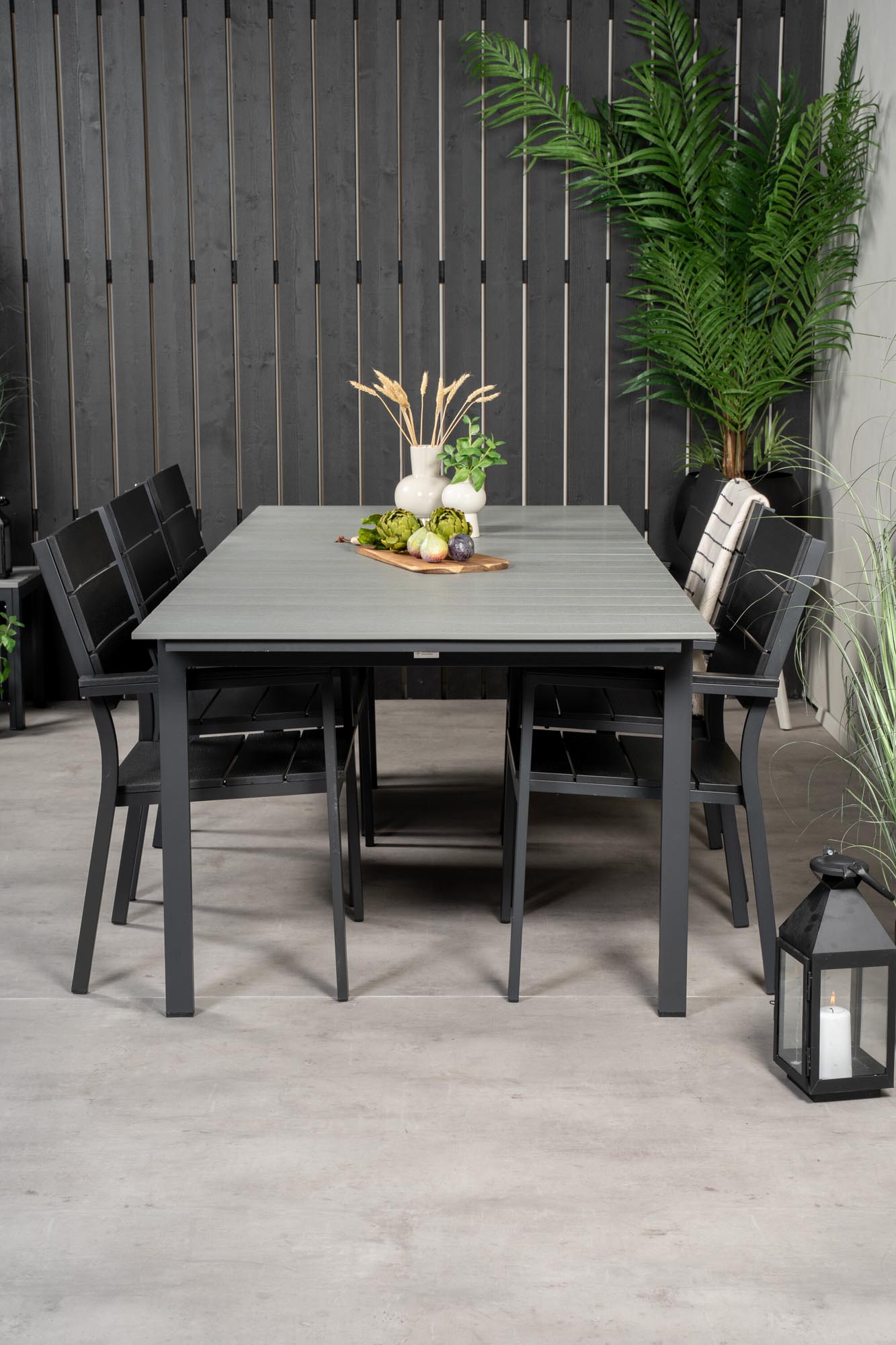 Levels Outdoor-Tischset 224cm/6St. in Schwarz präsentiert im Onlineshop von KAQTU Design AG. Gartentischset ist von Venture Home